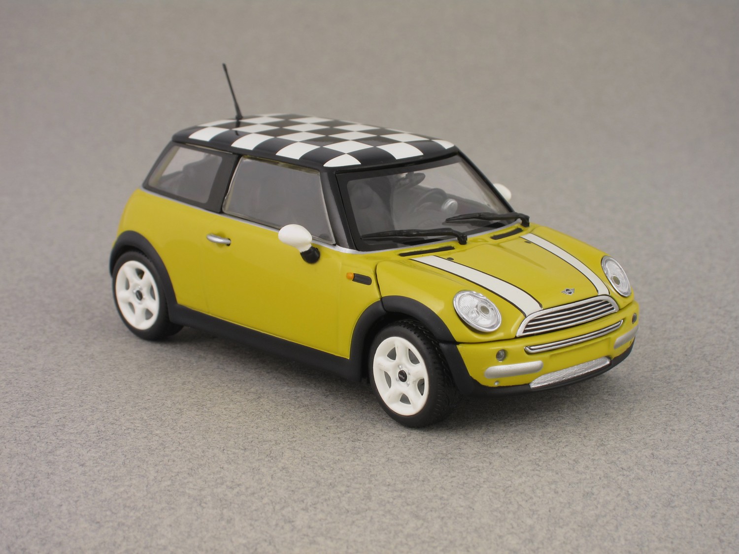 Mini One 2001 par Minichamps