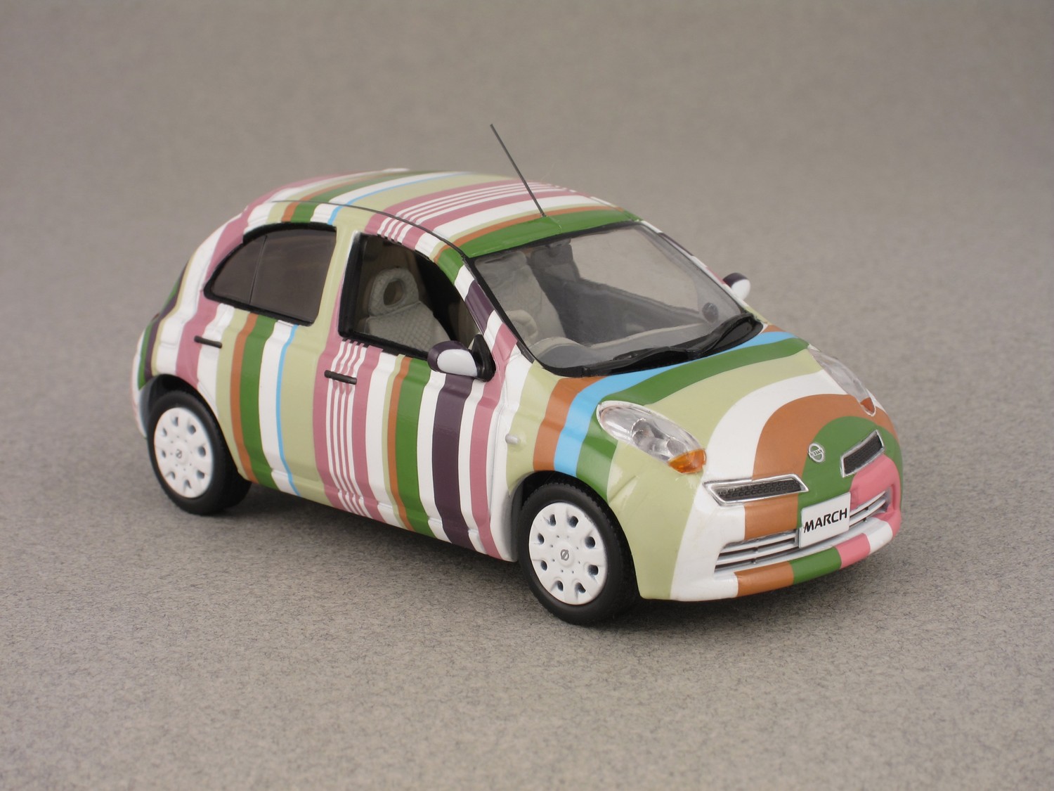 Nissan March Stripe Version par J-Collection