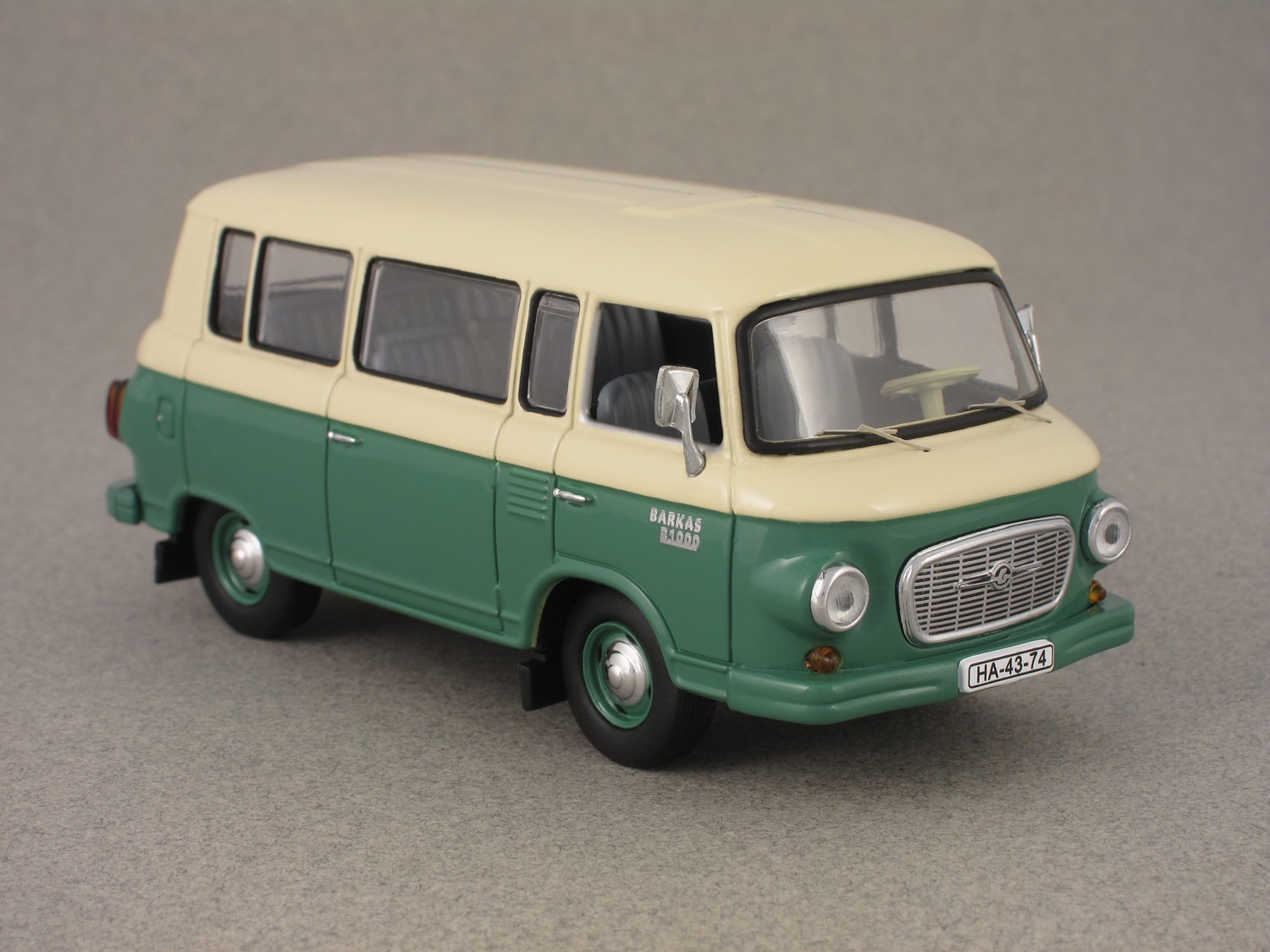 Barkas B1000 minibus par Ist