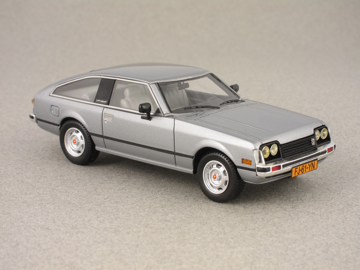 Toyota Celica A40 liftback argent par Neo