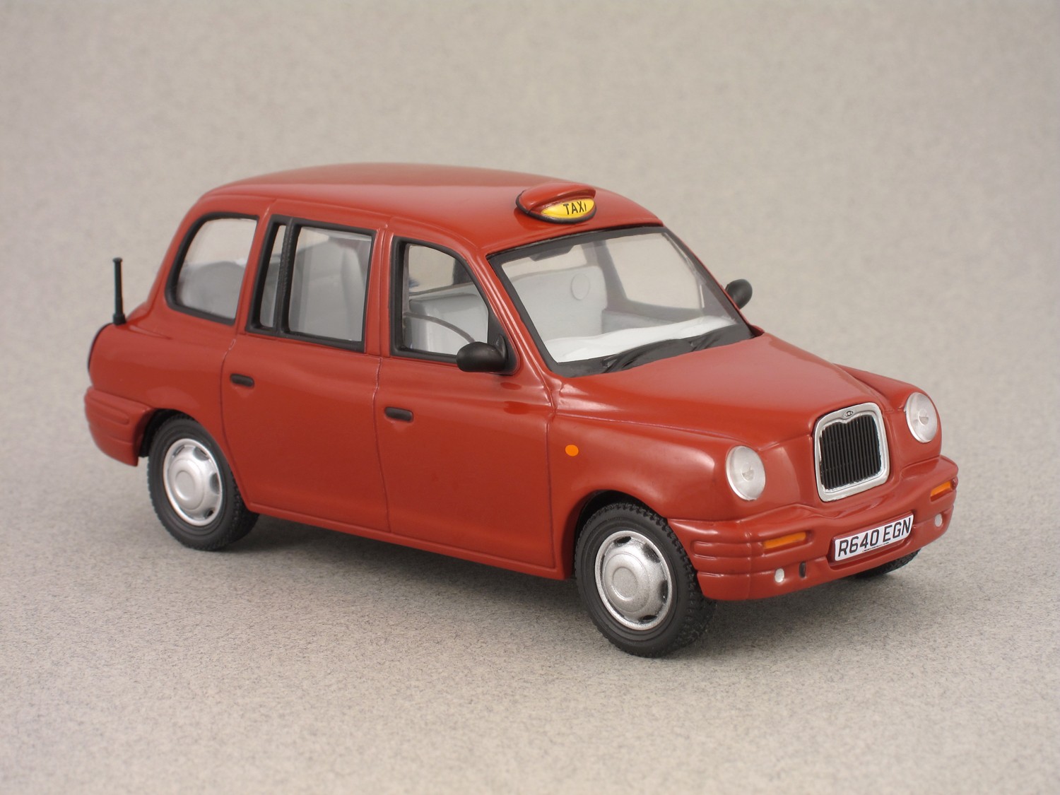 LTI London Taxi International TX1 rouge par Vitesse