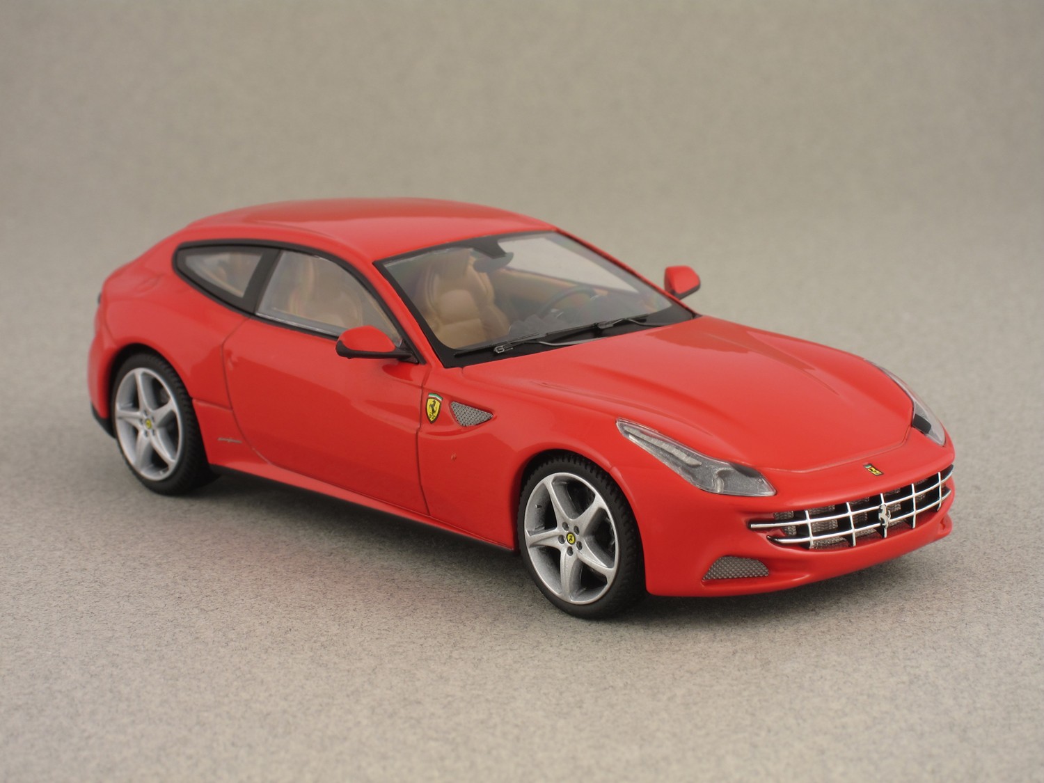 Ferrari FF rouge par Elite Hotwheels, Mattel