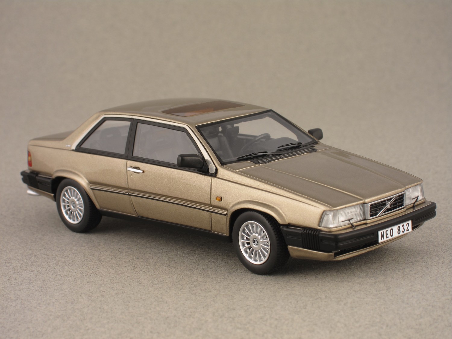 Volvo 780 beige métallisé par Neo
