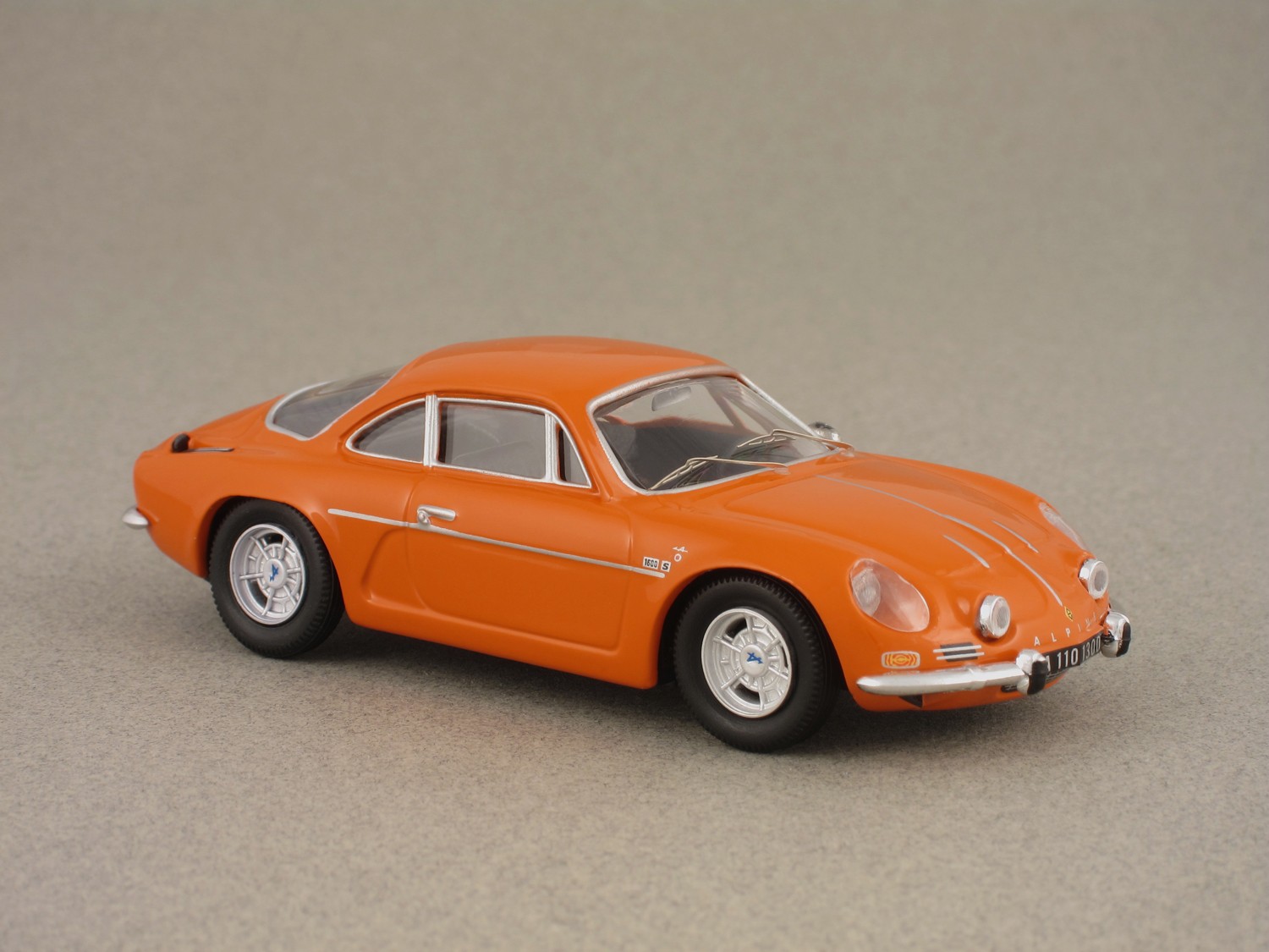 Alpine Renault A 110 1300 G orange par troféu