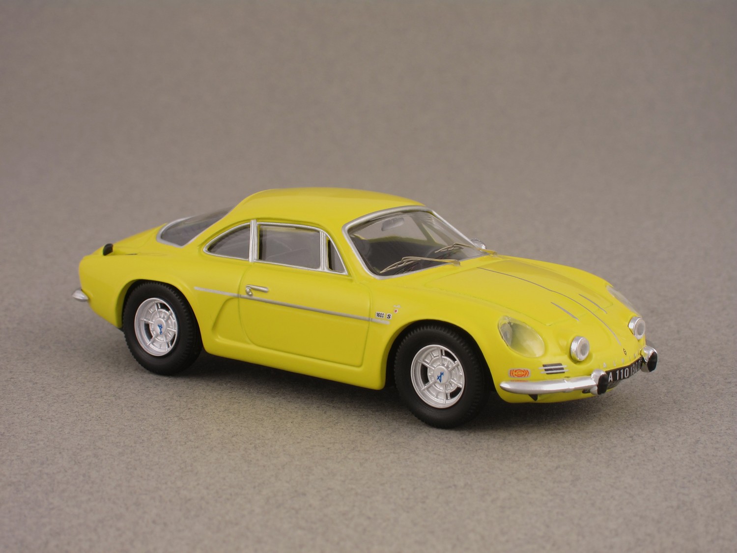 Alpine Renault A 110 1300 G jaune par troféu