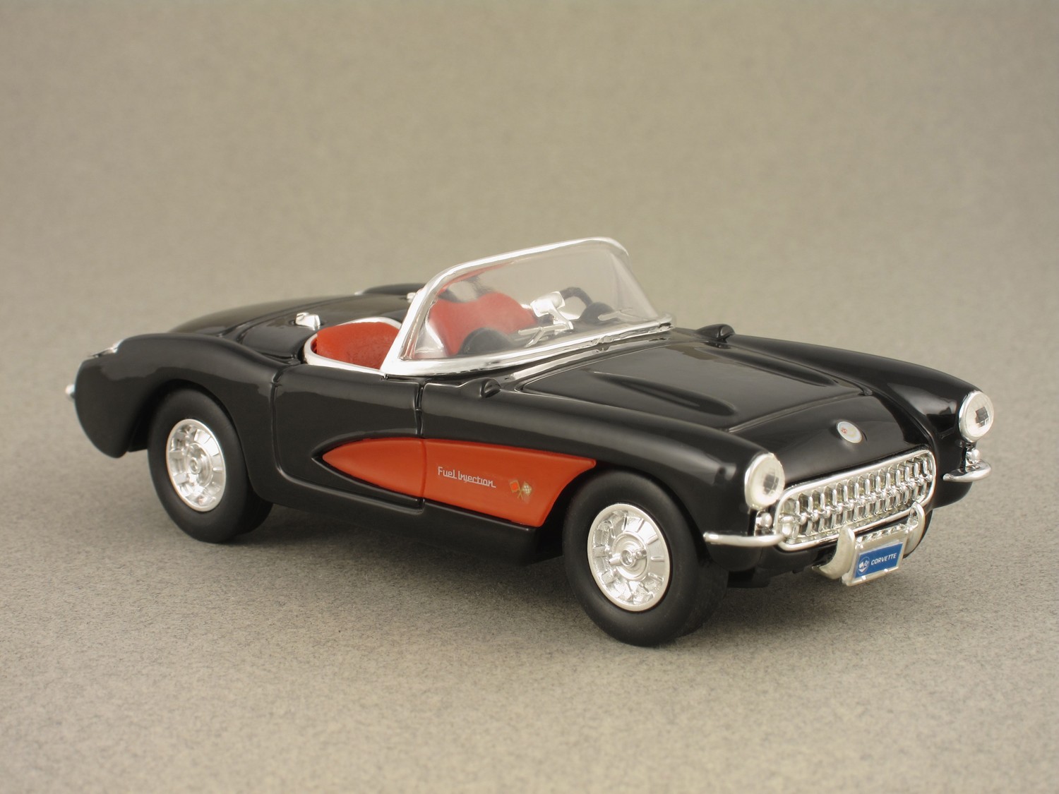 Chevrolet Corvette 1957 noire et rouge par Yat Ming