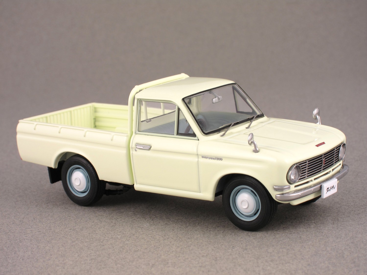 Datsun 1300 Truck 1966 (Ebbro)