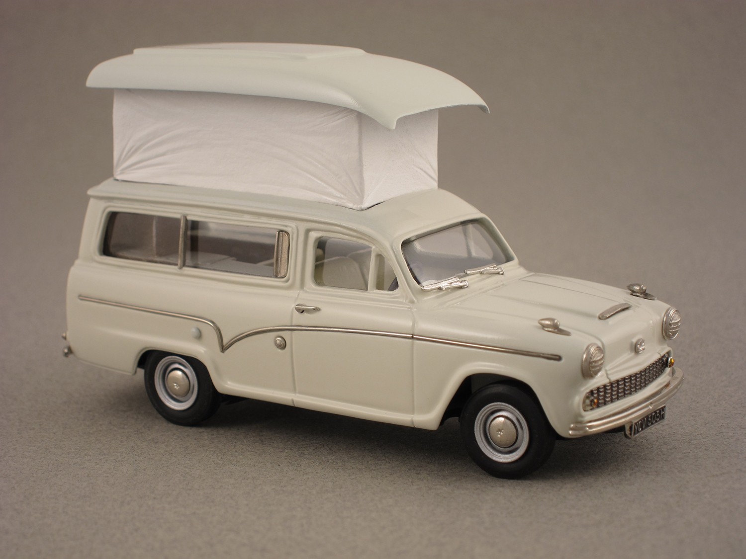 Austin A60 Suntor Camper Van (Lansdowne) 1/43e