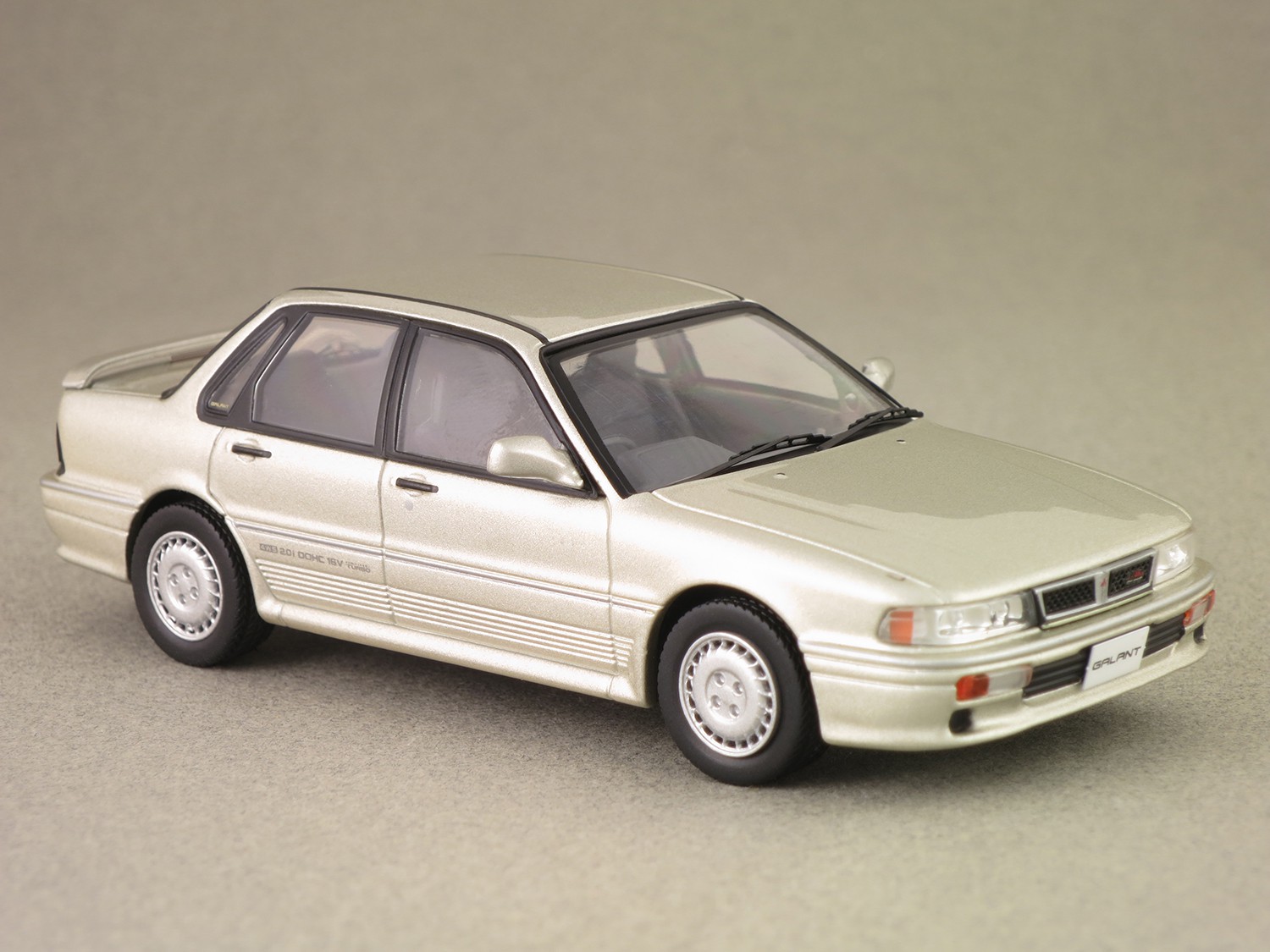 Mitsubishi Galant VR-4 (IXO) 1:43