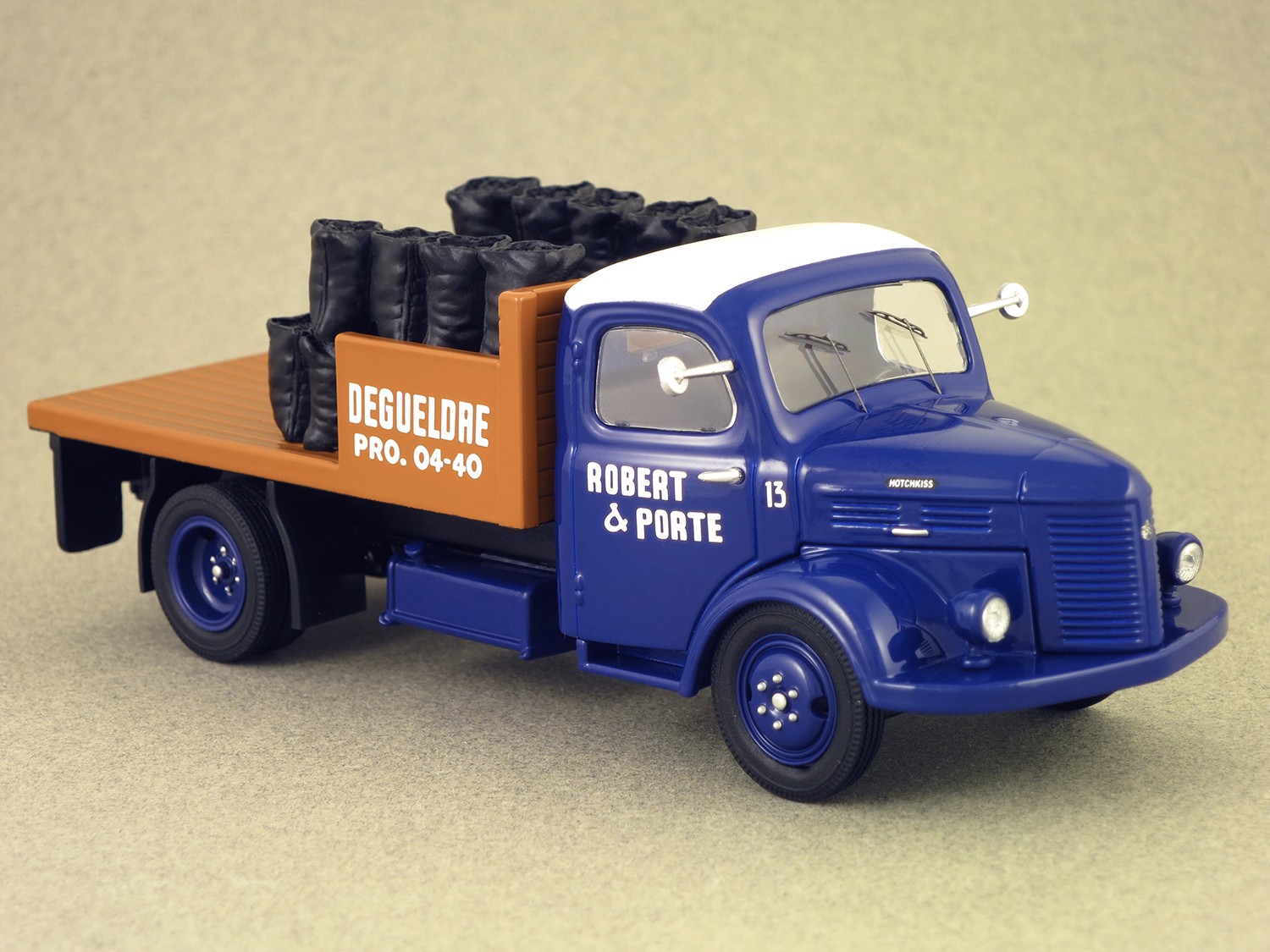 Hotchkiss PL20 Carbonnier - coal (Eligor) 1:43