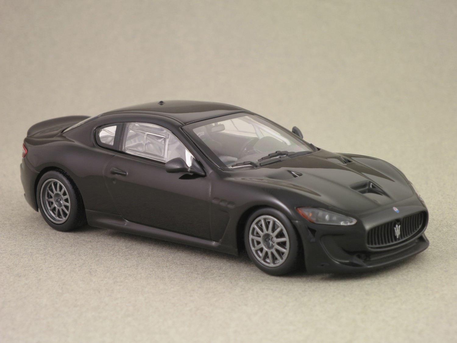 Maserati Gran Turismo MC GT4 test car (Minichamps) 1:43