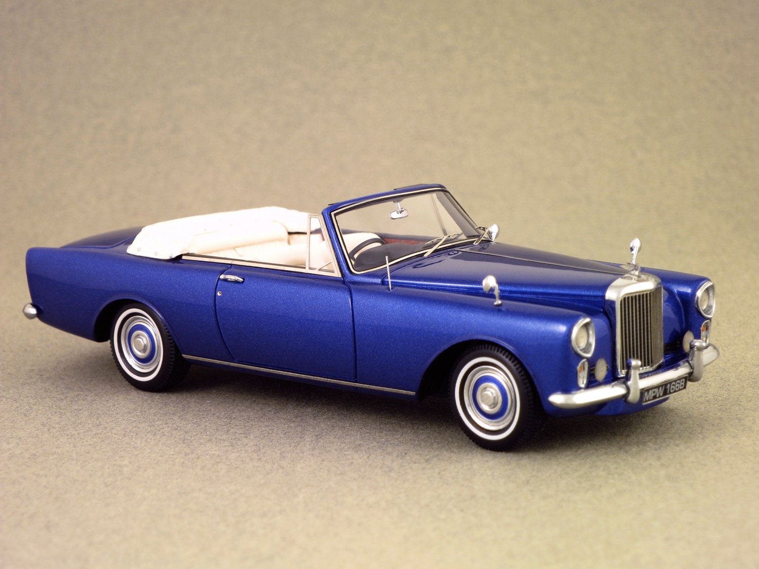 Bentley S2 Continental Drophead Coupe (NEO) 1:43