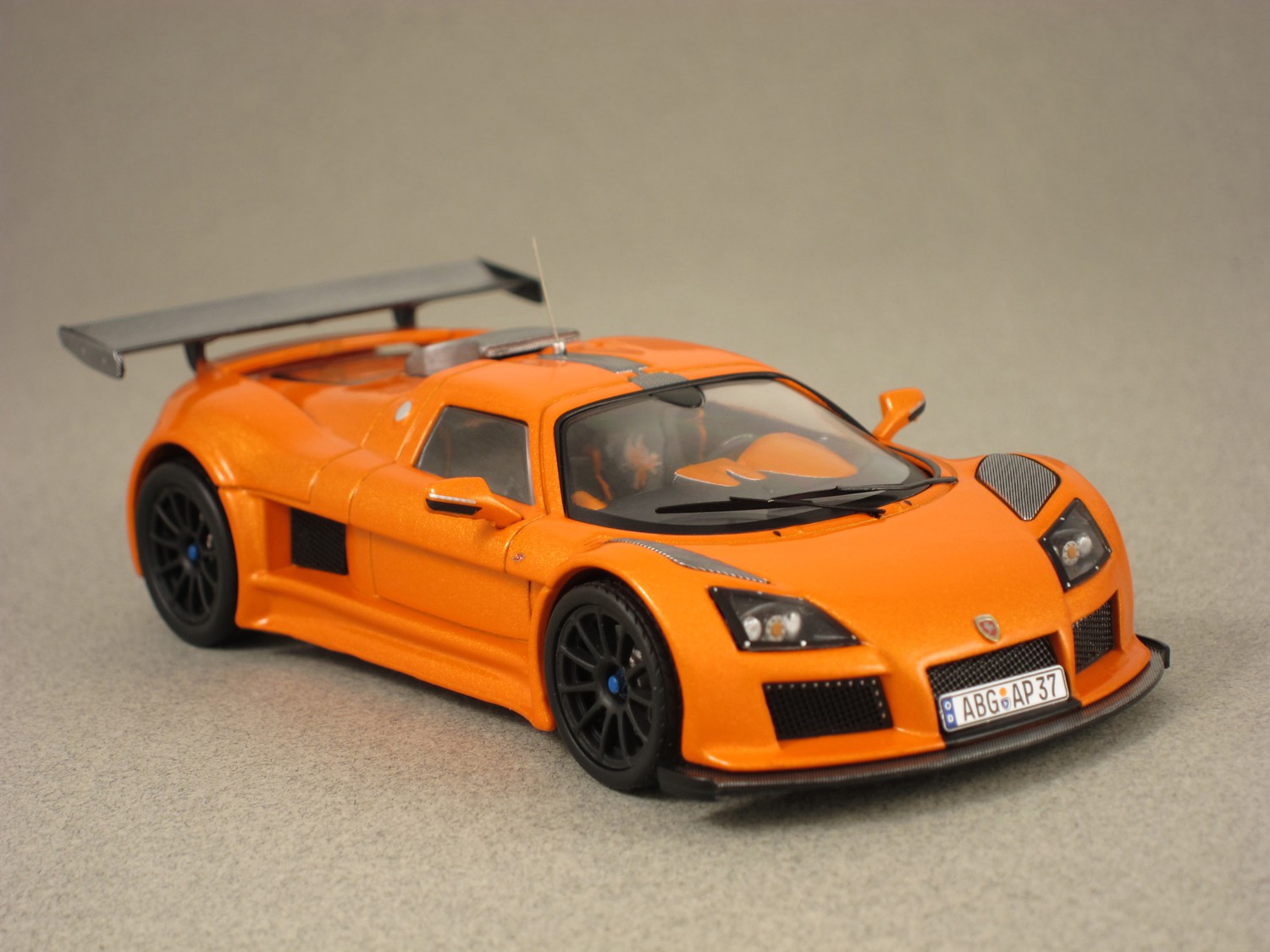 Gumpert Apollo S (IXO) 1:43