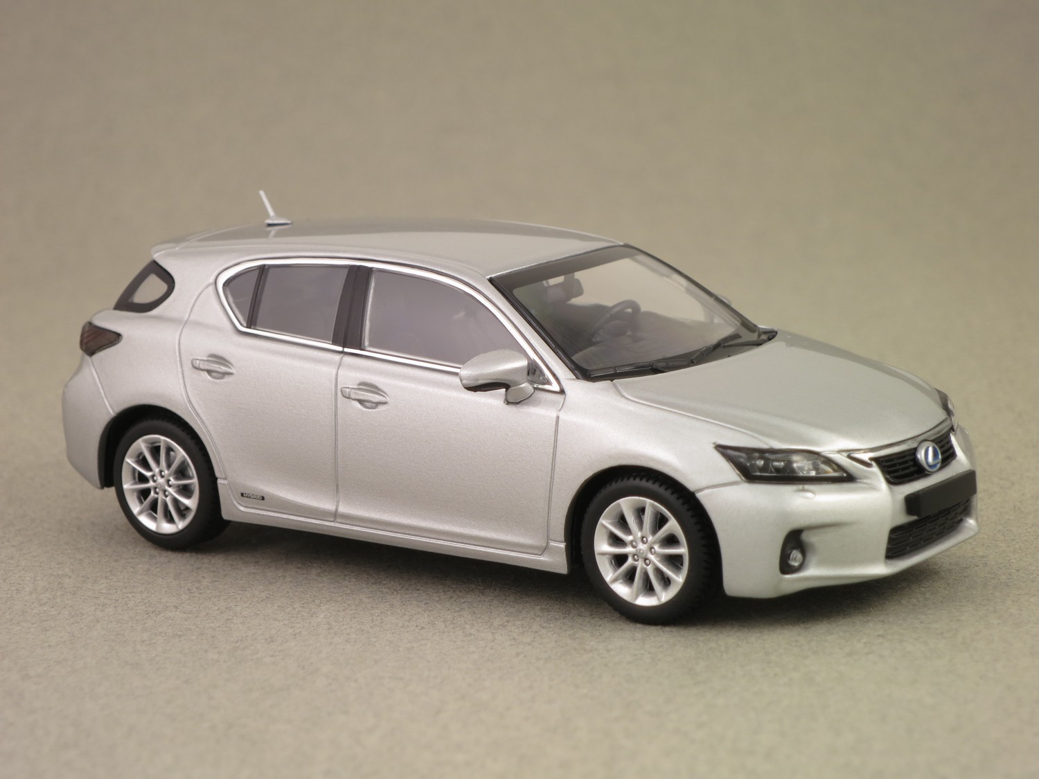 Amazon | ミニチャンプス 1/43 レクサス CT200h グレー