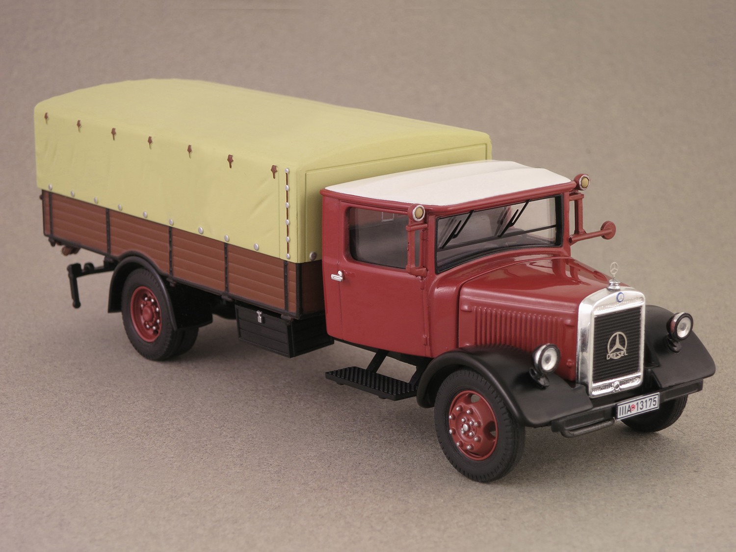 Mercedes Lo2750 flatbed (Premium ClassiXXs) 1:43