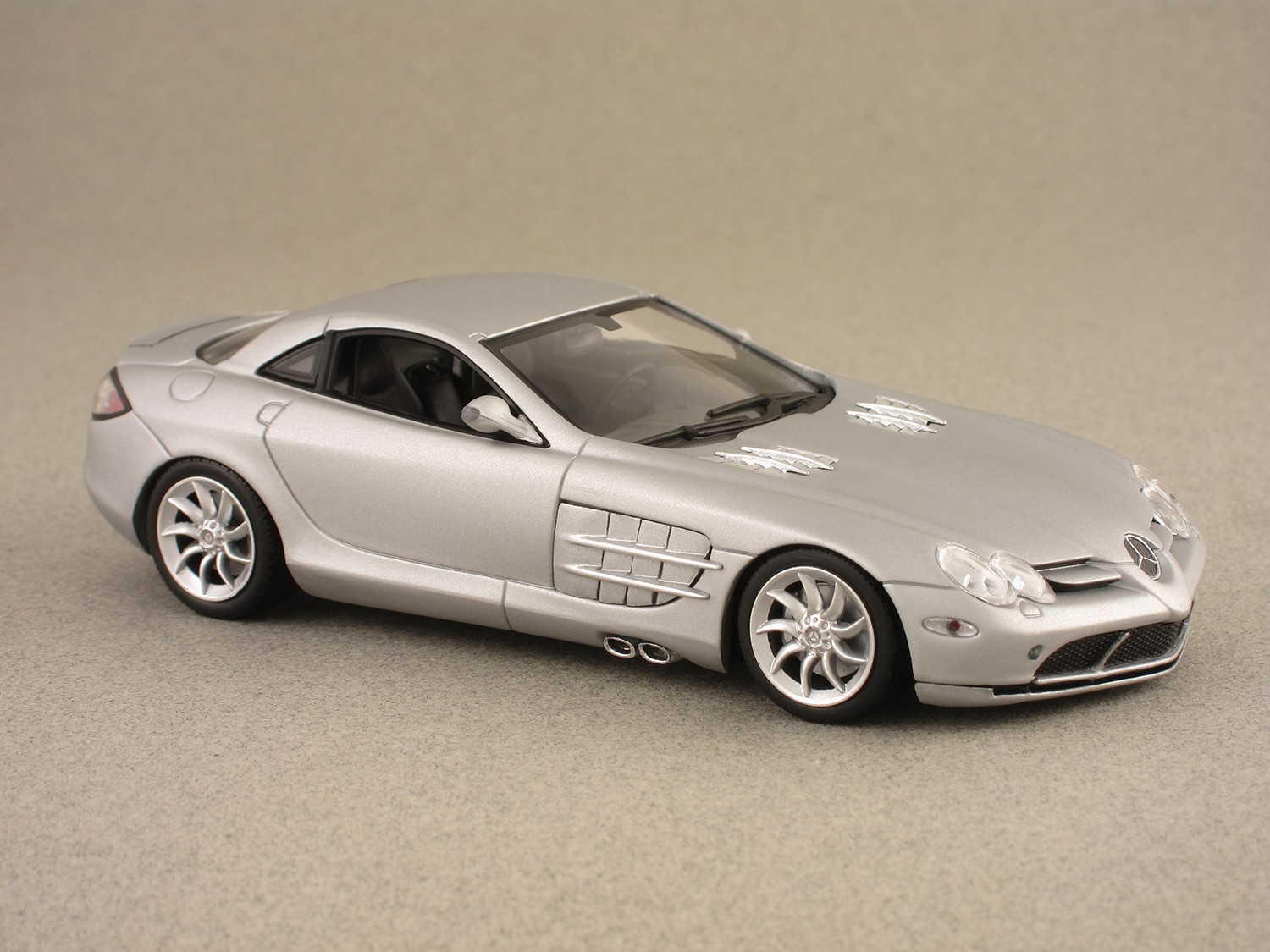 Mercedes SLR (Minichamps) 1:43 - Minicarweb