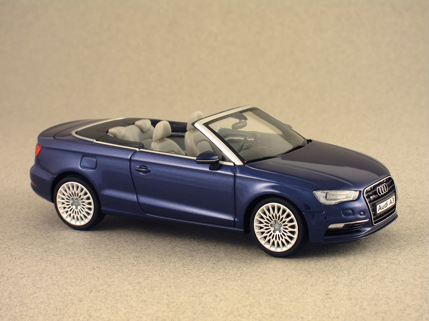 Audi A3 Cabriolet 2014 bleue (Herpa) 1/43e