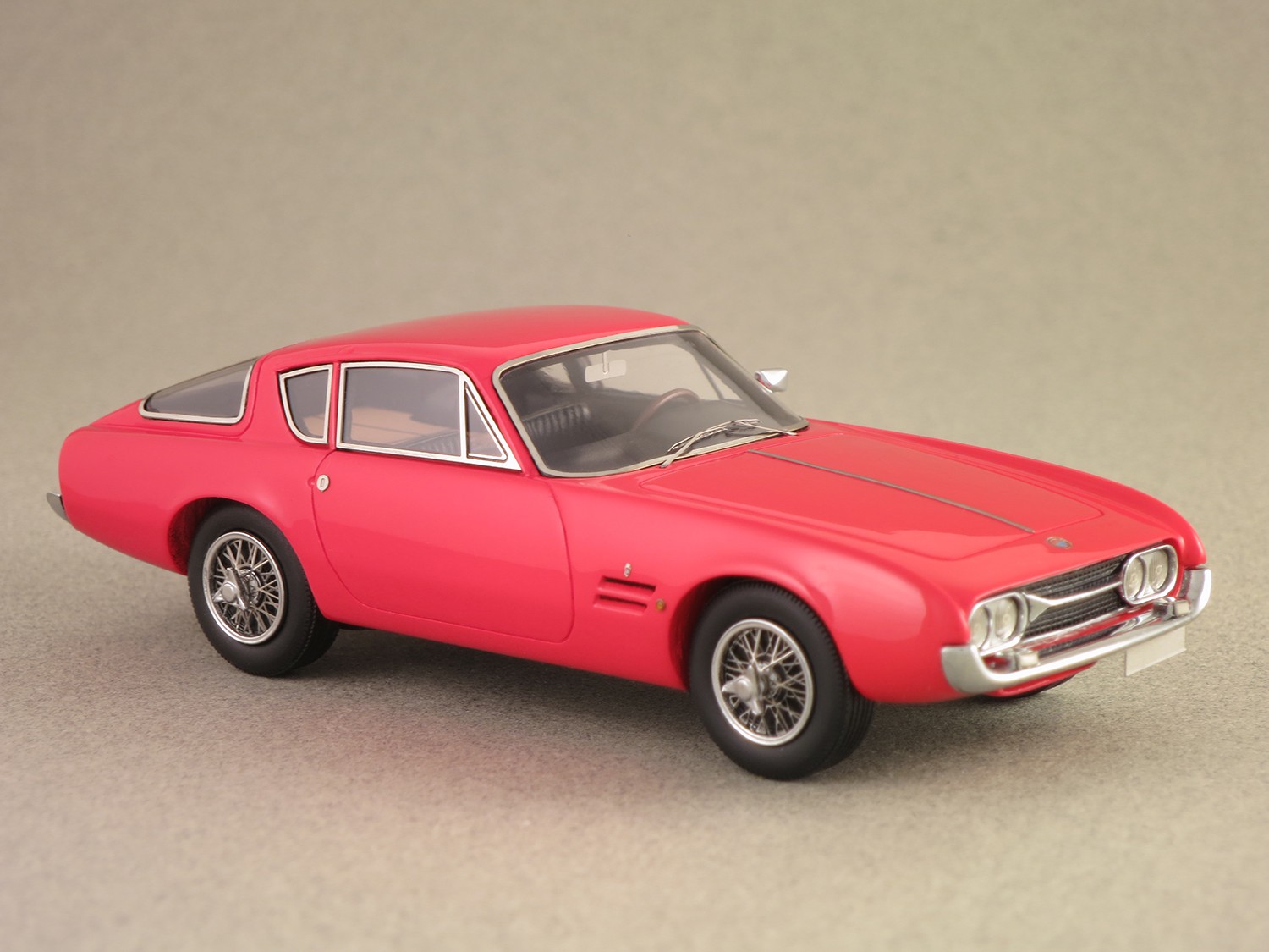 Ghia 230 S Coupé rouge (Matrix) 1/43e