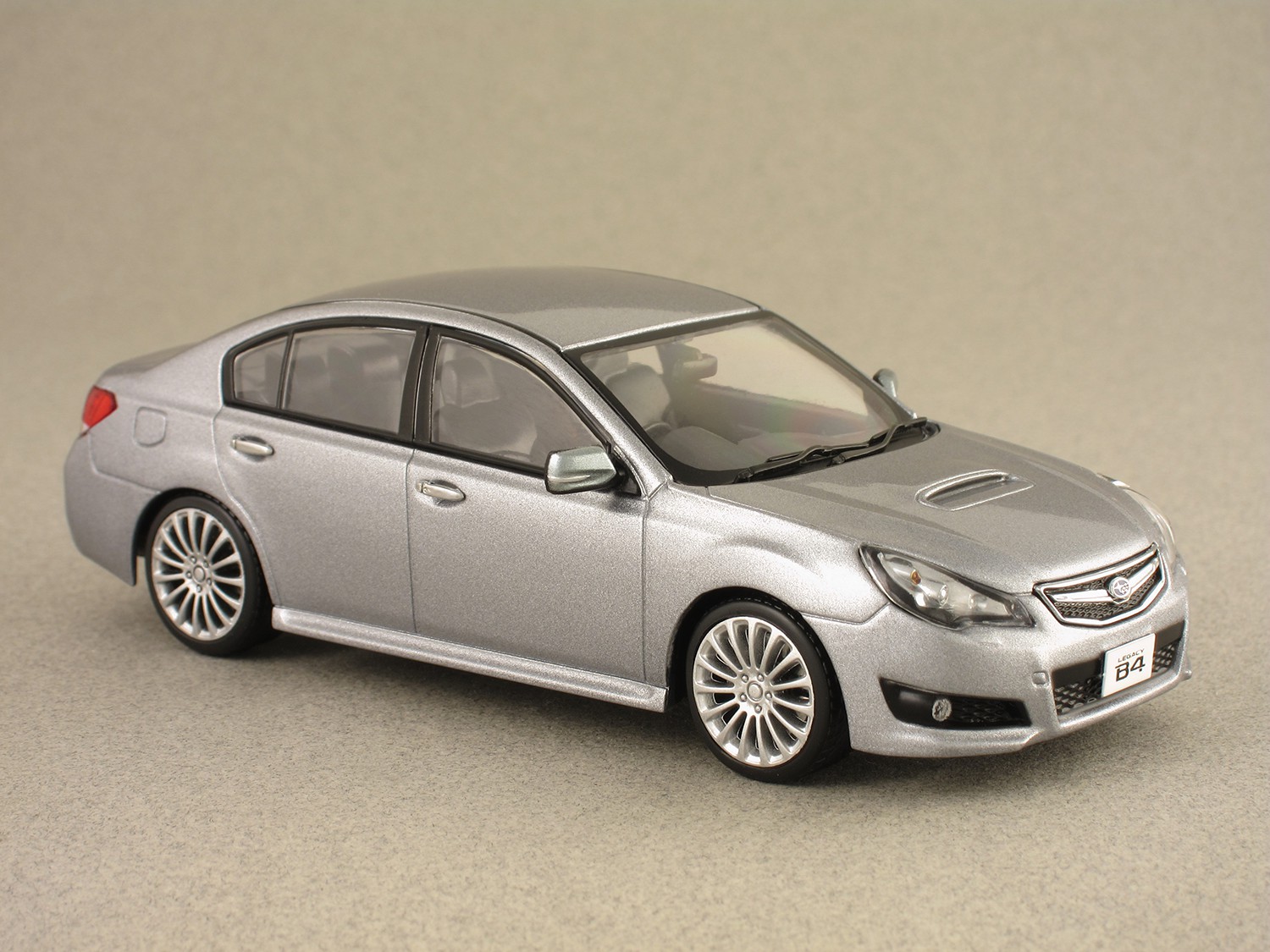 Subaru Legacy B4 MKV (J-Collection) 1/43e