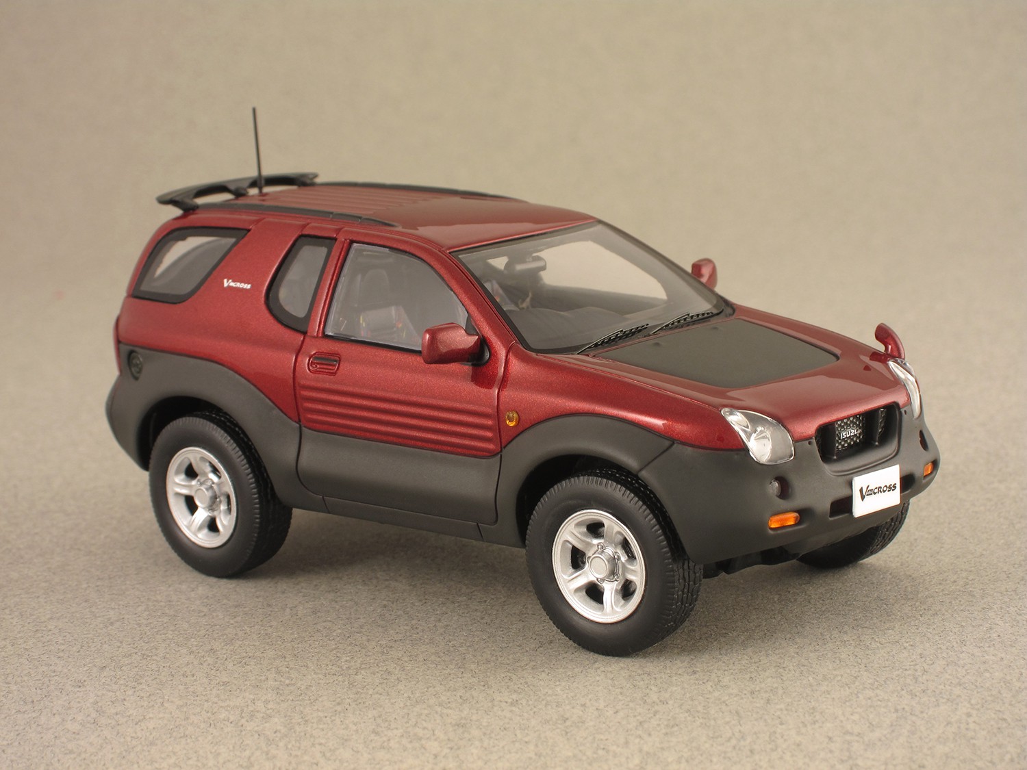 Isuzu VehiCross (Ebbro) 1/43e