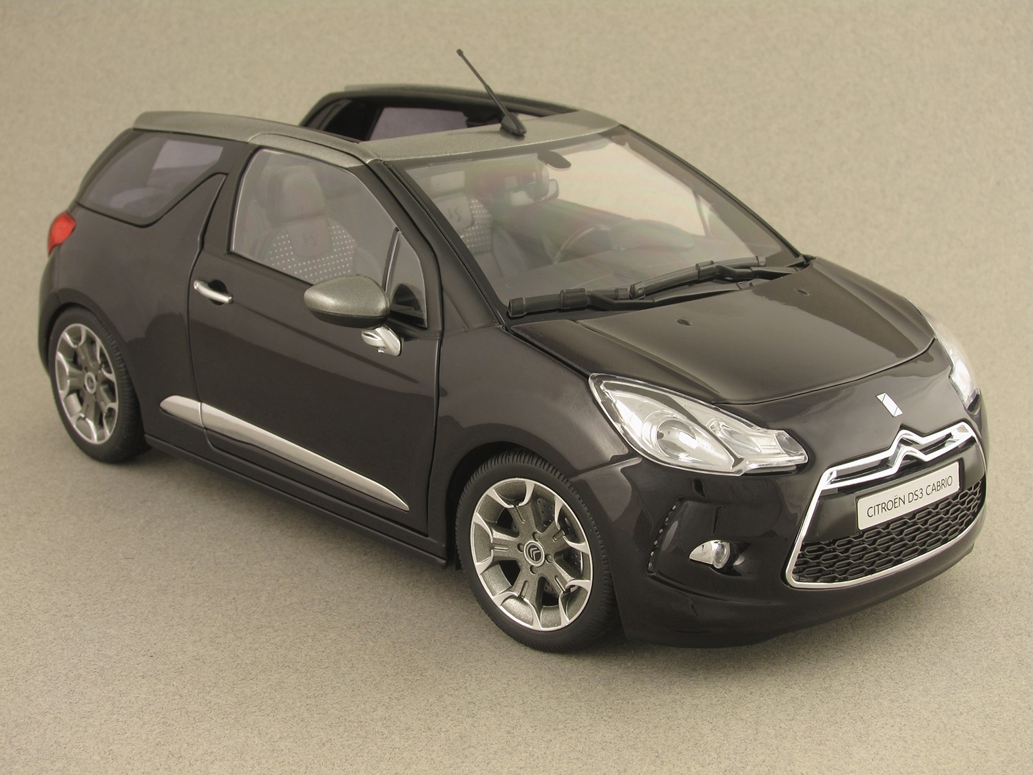 Citroën DS3 Cabrio (Norev) 1:18
