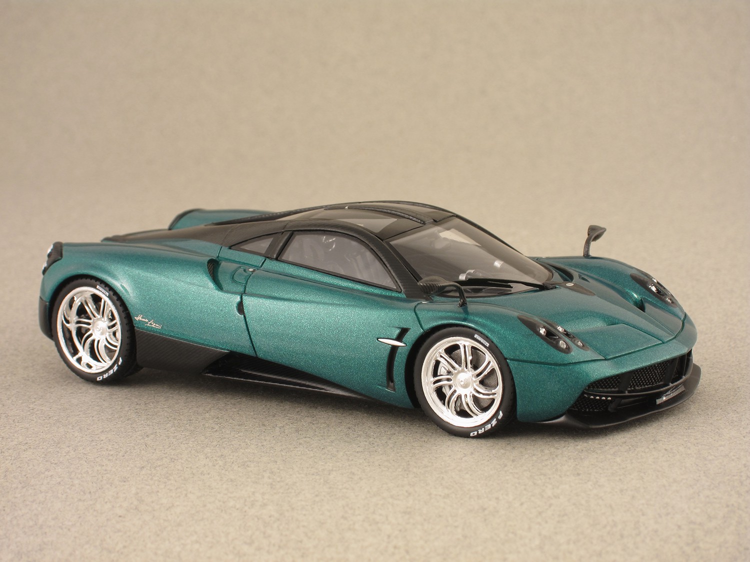 Pagani Huayra (Spark) 1/43e