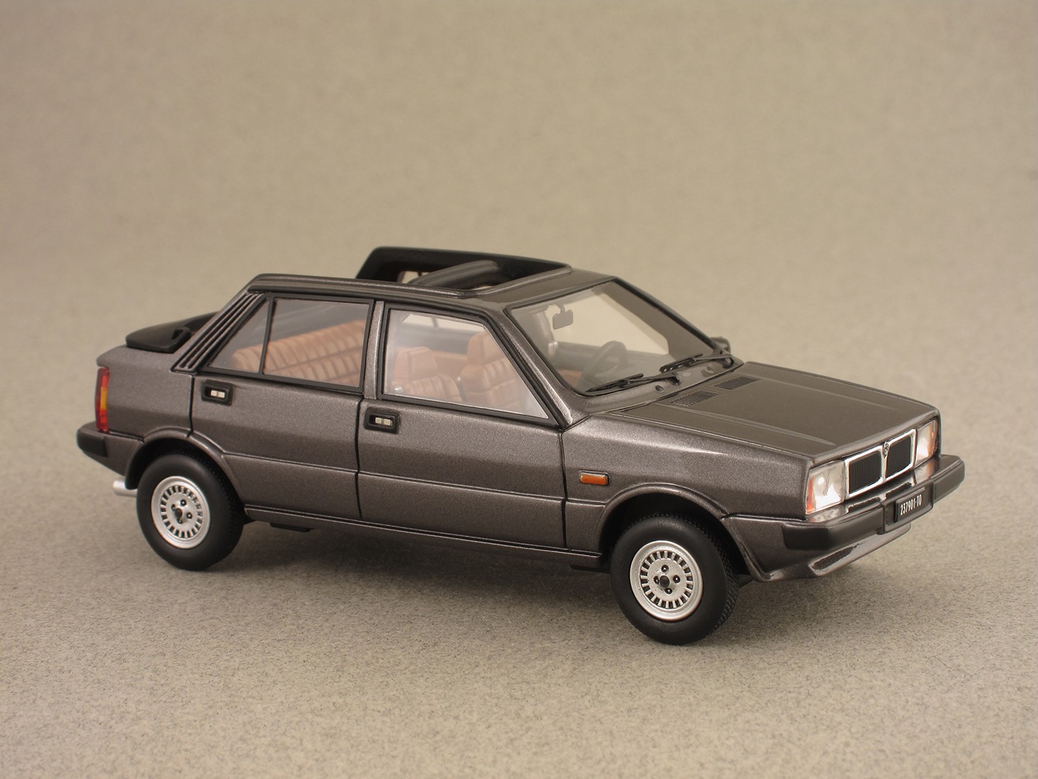 Lancia Delta Semi-convertible Selene (Premium X) 1:43