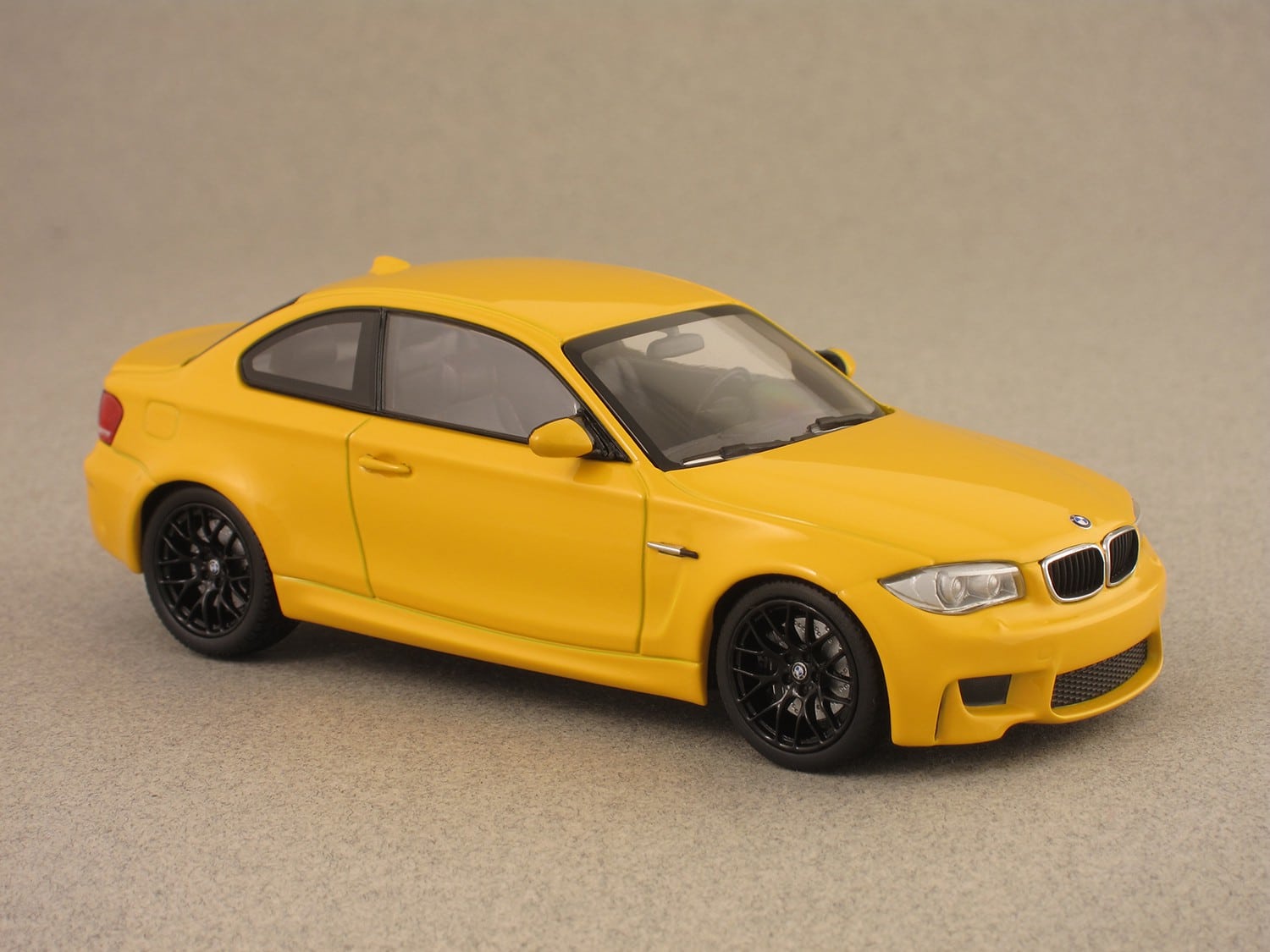 BMW Serie 1 M coupe jaune Minichamps 1 43e Minicarweb