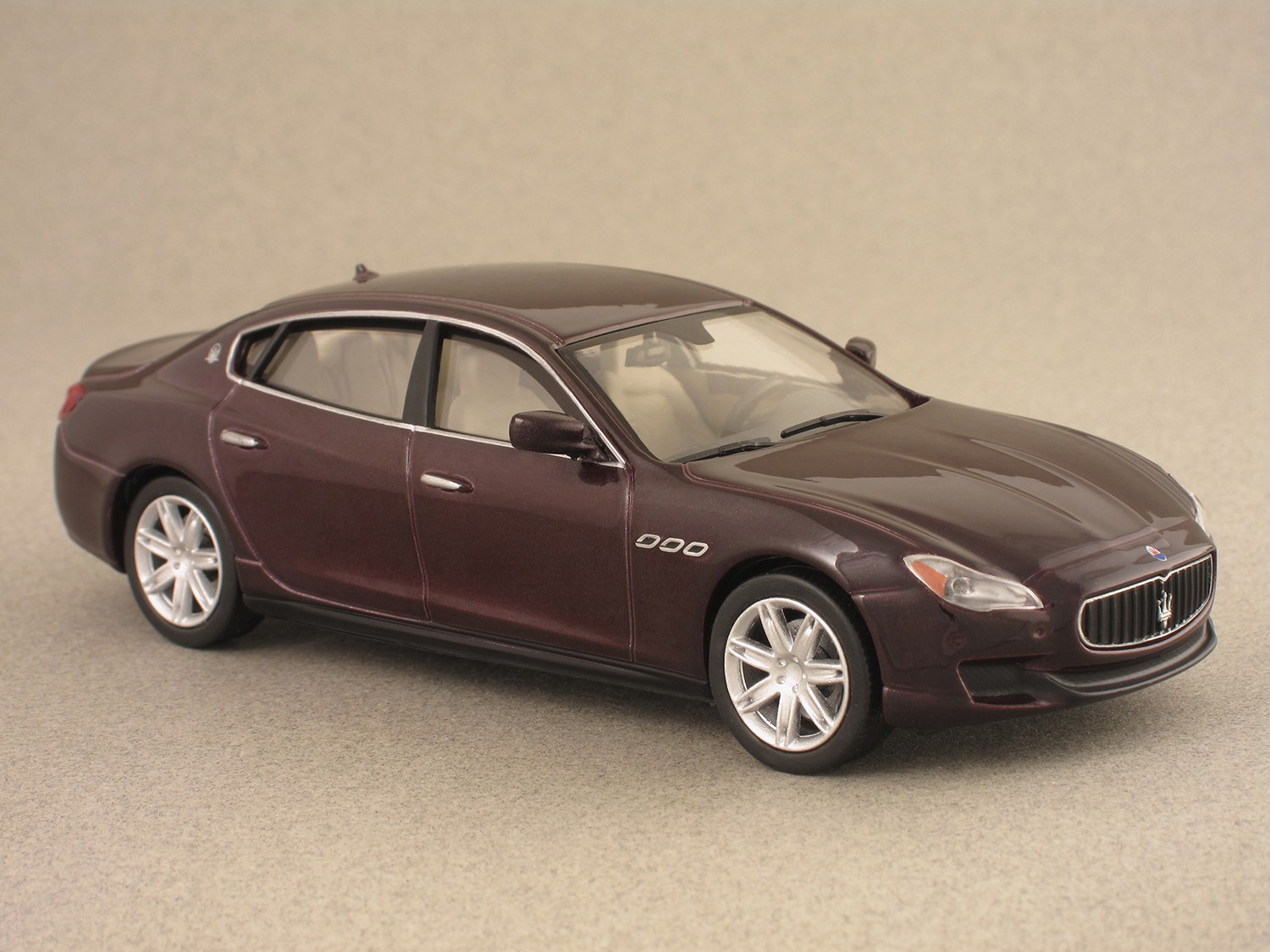 Maserati Quattroporte 2013 (Whitebox) 1:43