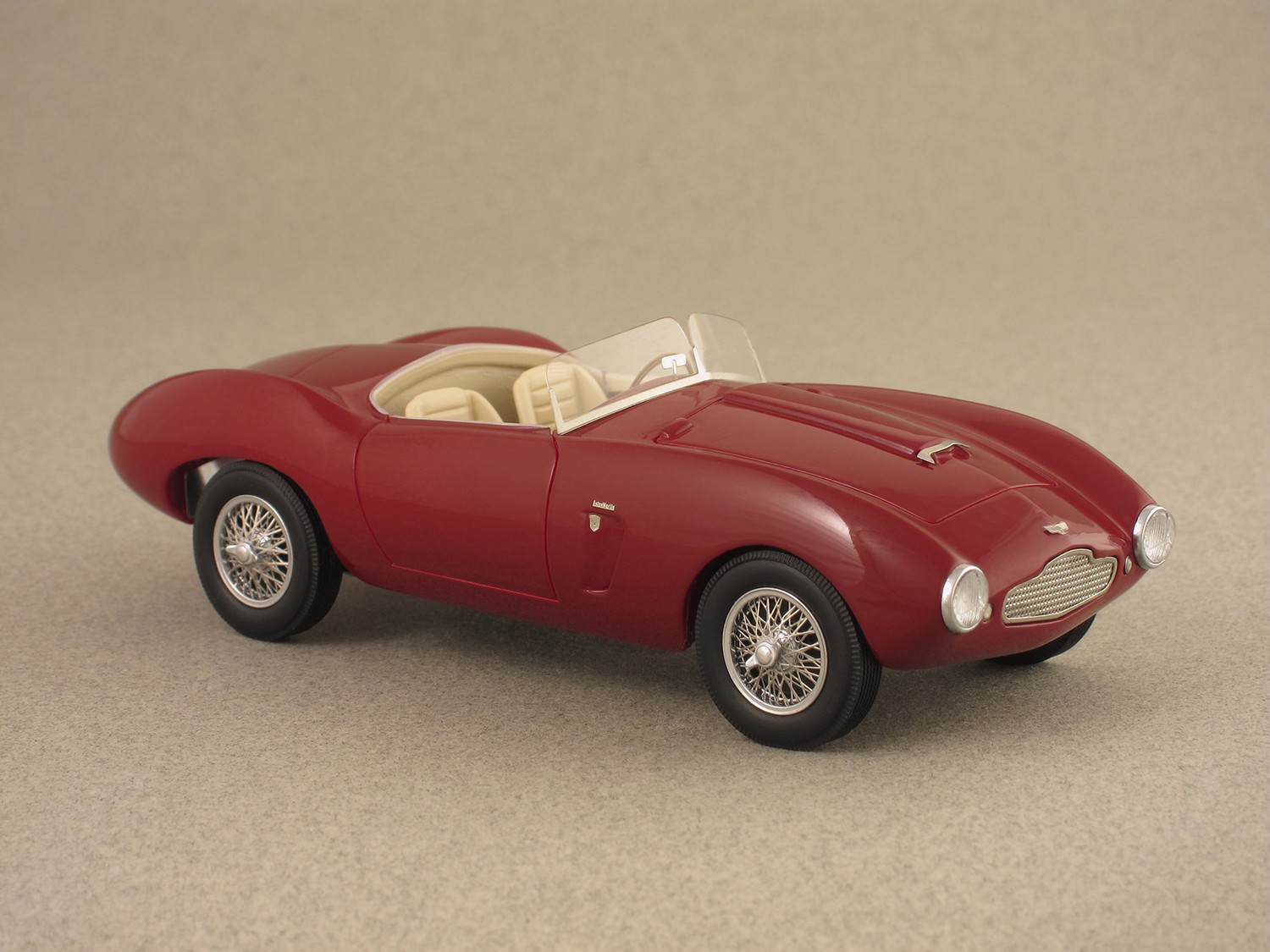 Aston Martin DB2/4 Bertone - Arnolt (Matrix) 1/43e