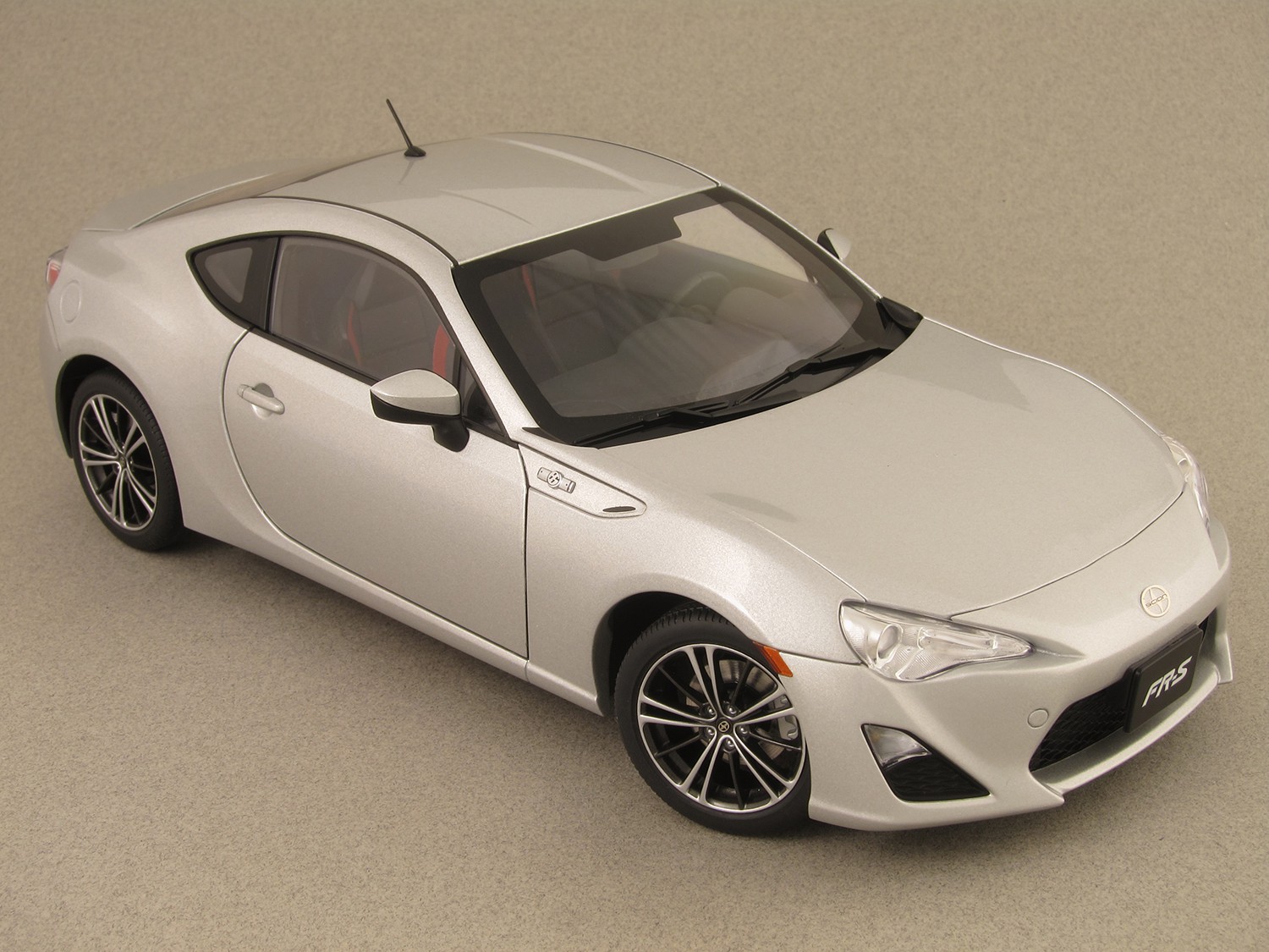 Scion FR-S (AutoArt) 1/43e