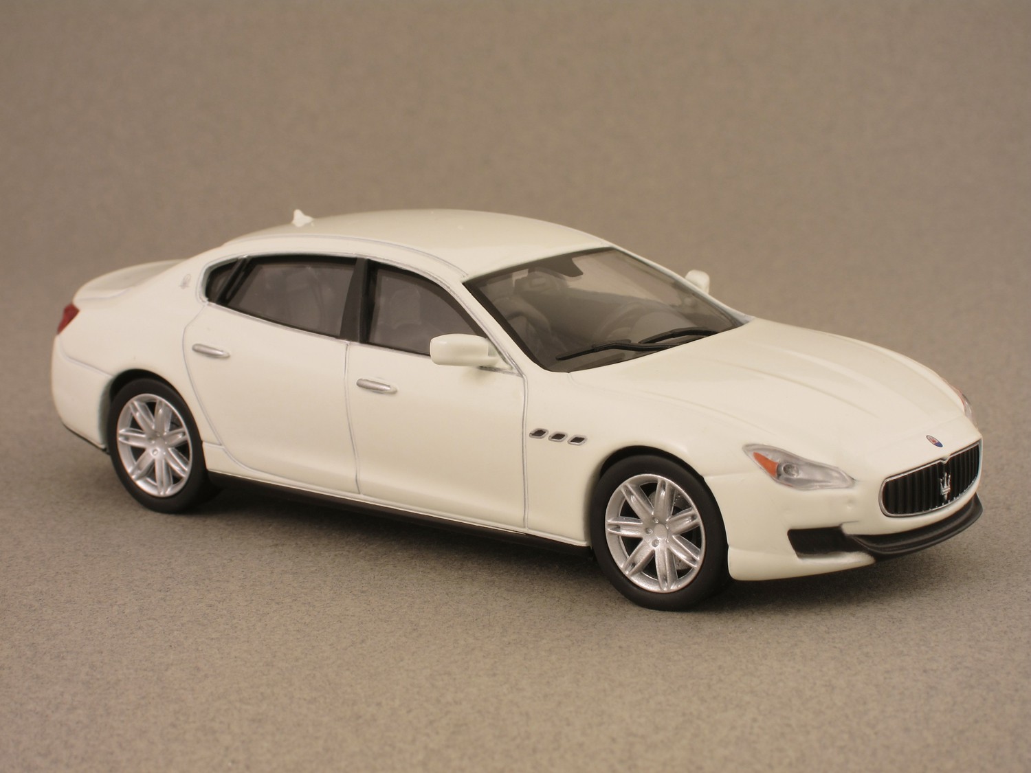 Maserati Quattroporte 2013 (Whitebox) 1:43