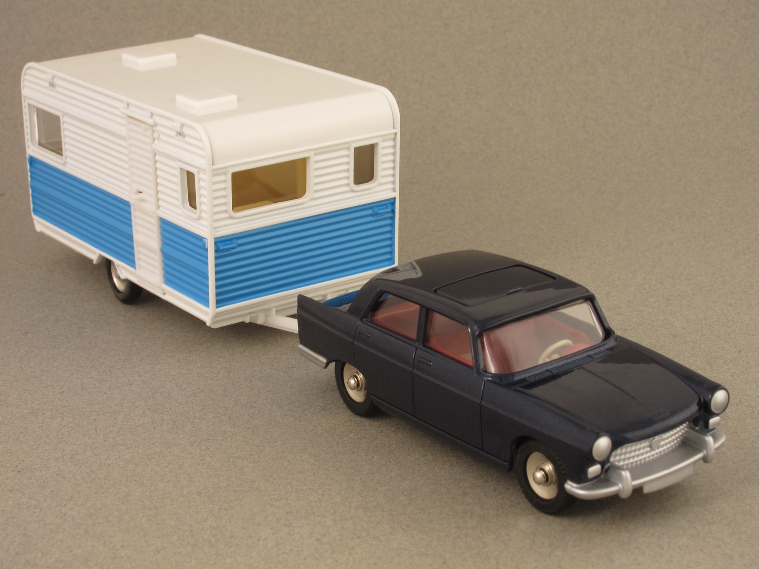 Peugeot 404 + trailer (CIJ) 1:43