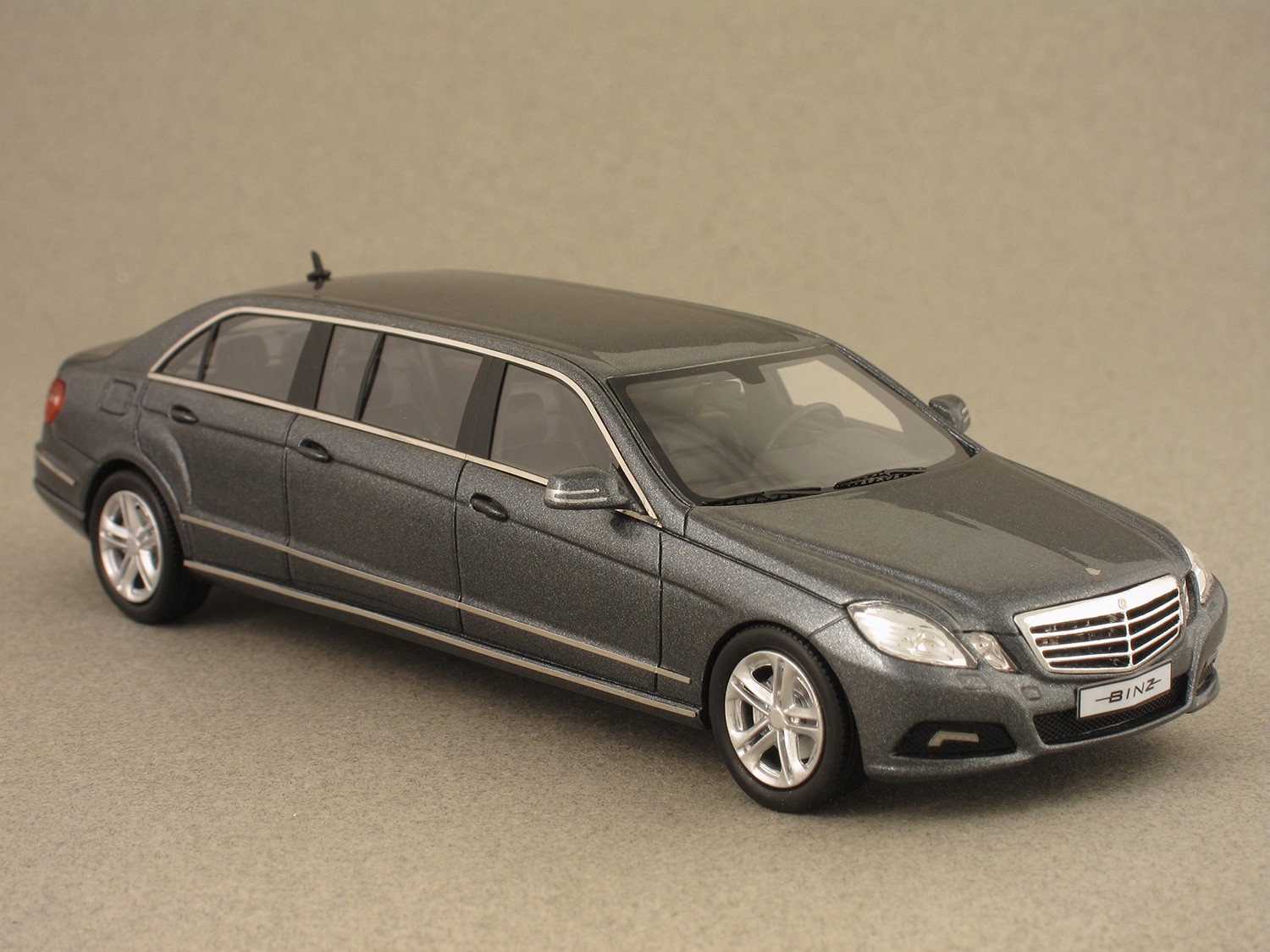 Mercedes E-Class Binz 6-door (GLM) 1:43