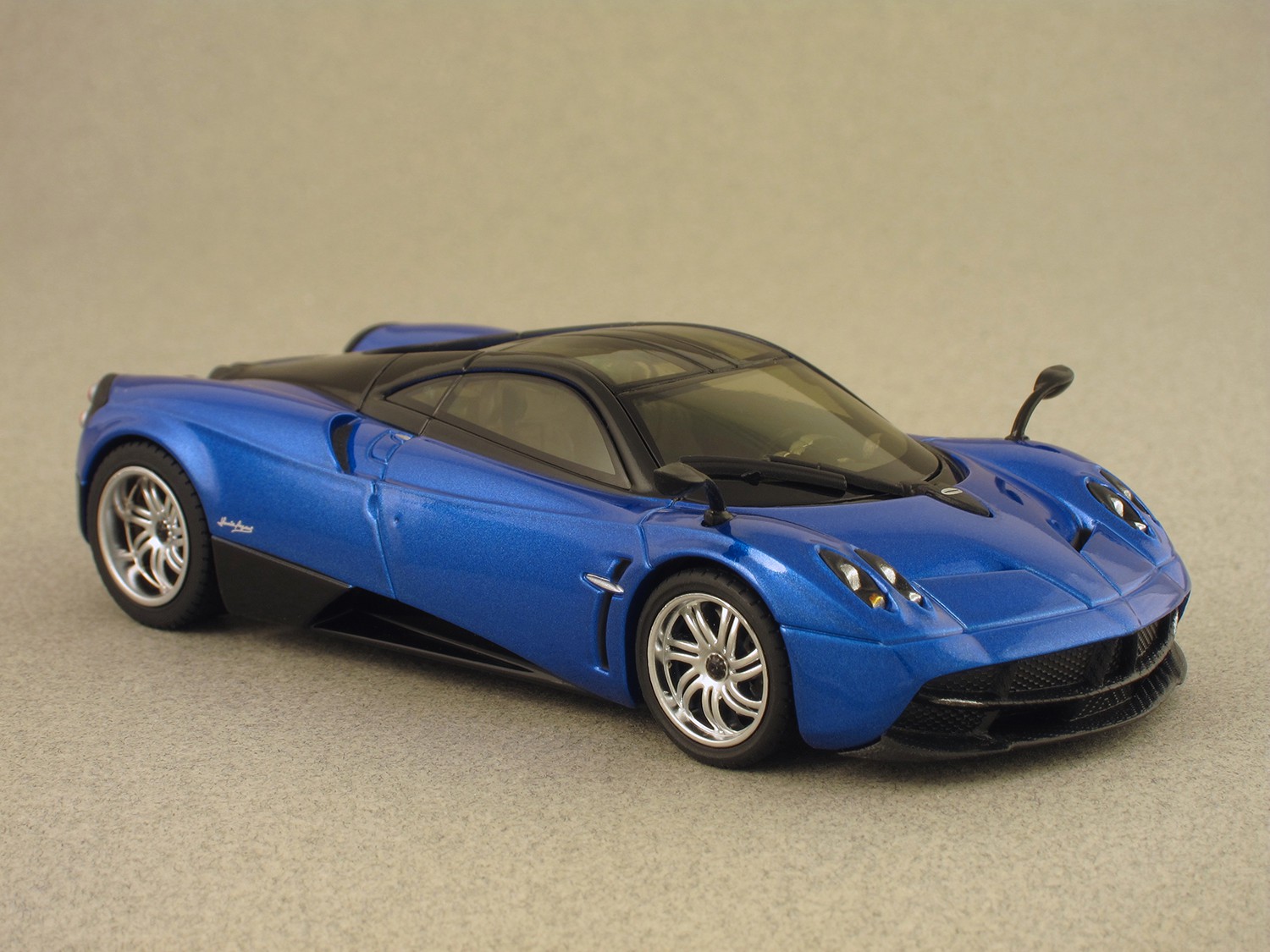 Pagani Huayra (GT Autos)  1:43