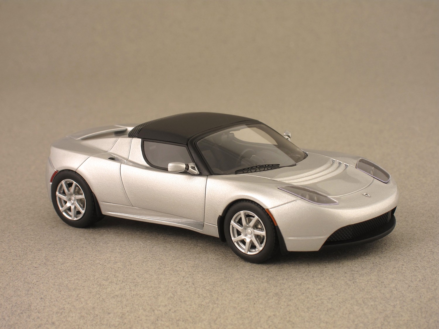 Tesla Roadster silver (Schuco) 1:43