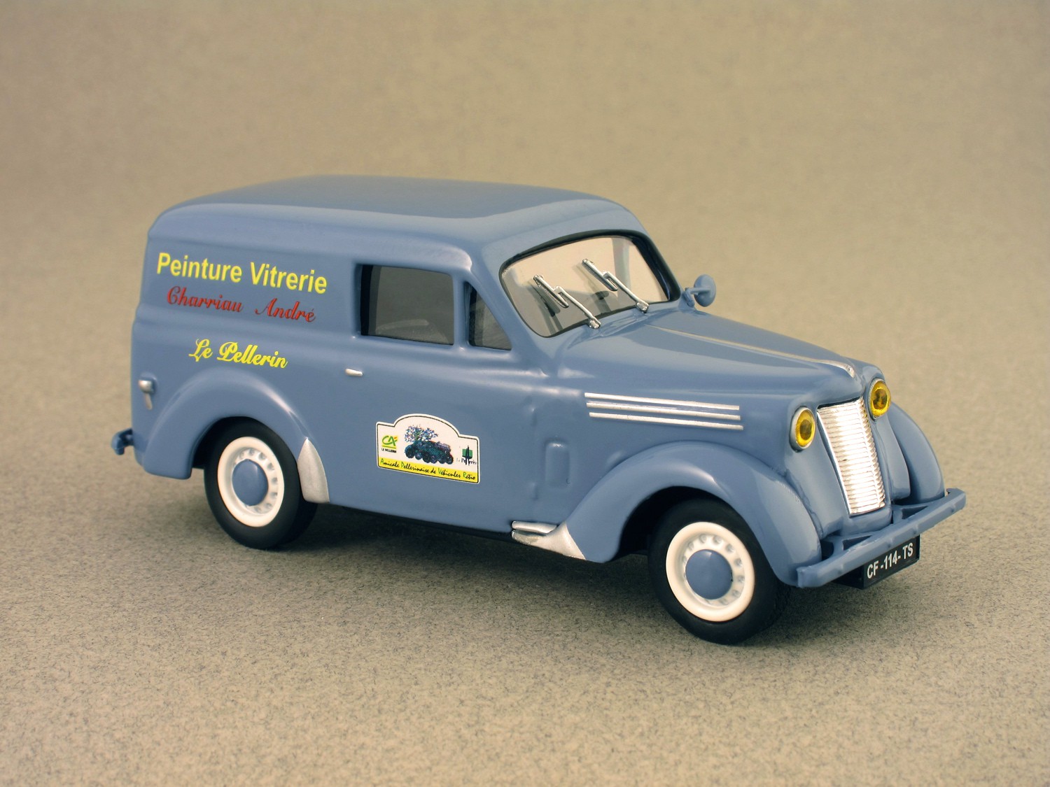 Renault Juvaquatre Peinture-Vitrerie (Eligor) 1/43e