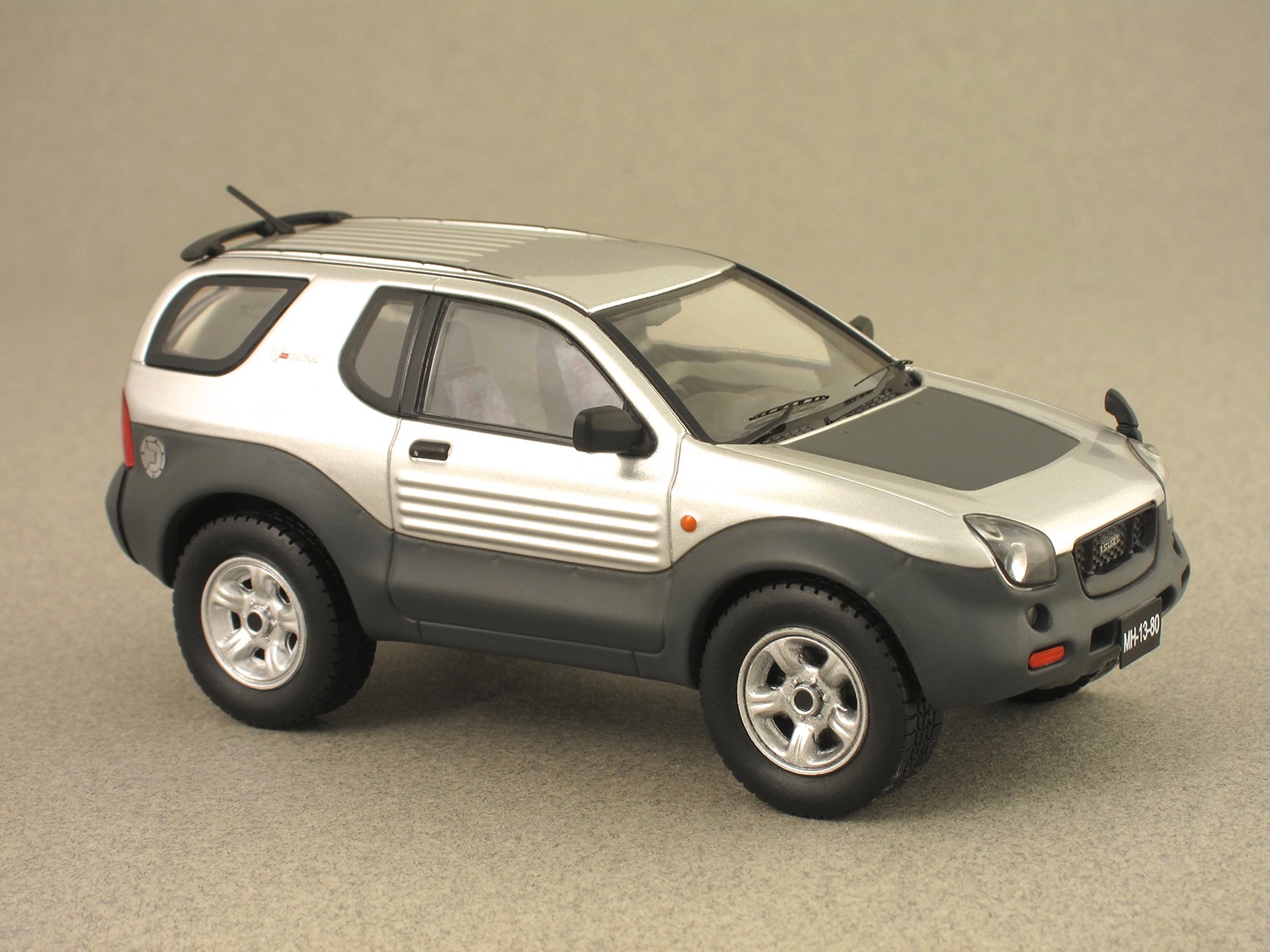 Isuzu VehiCross (Premium X) 1:43