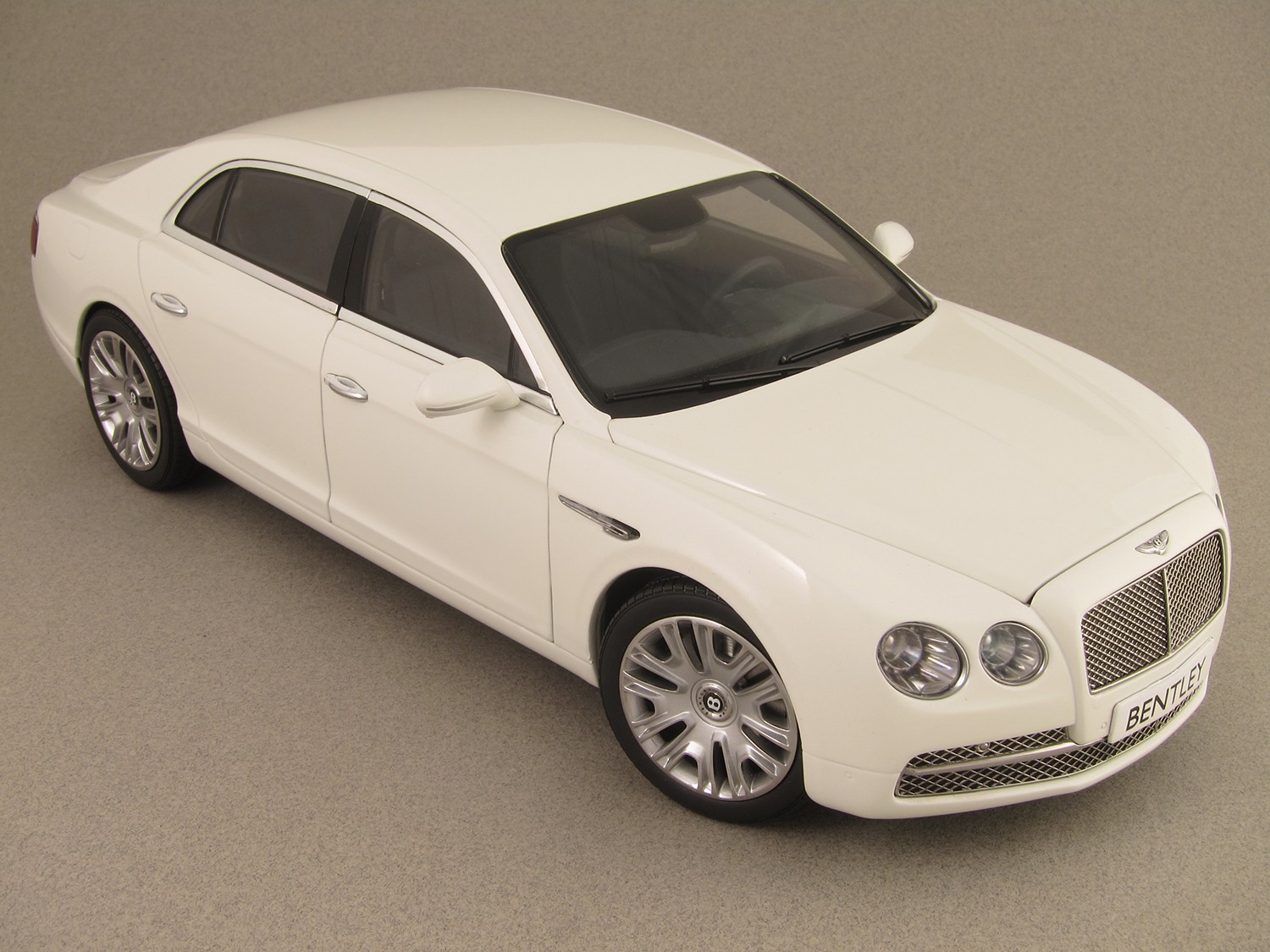 Bentley Flying Spur W12 2013 (Kyosho) 1:18