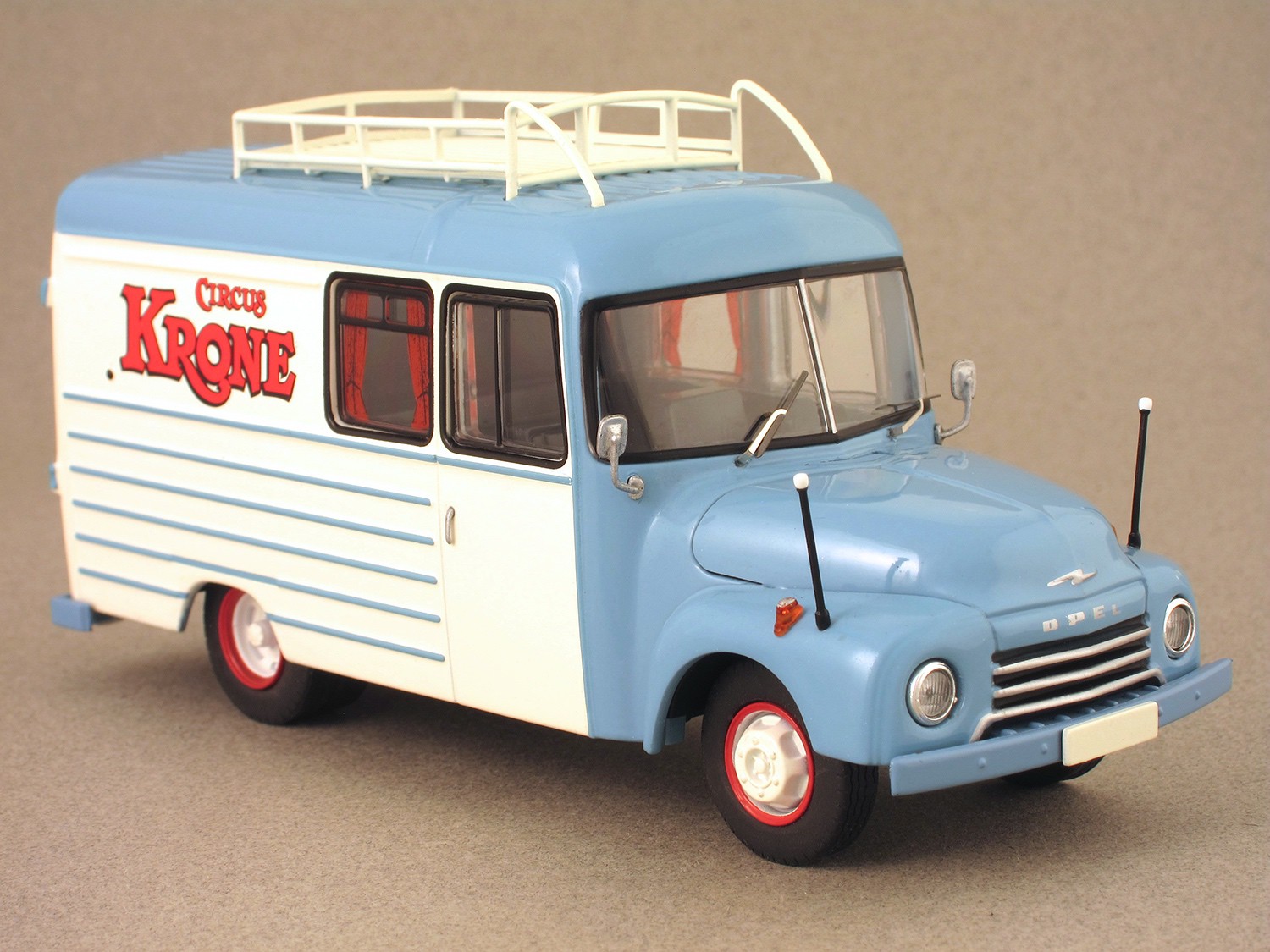 Opel Blitz 1.75t Cirque Krone (Premium ClassiXXs) 1/43e