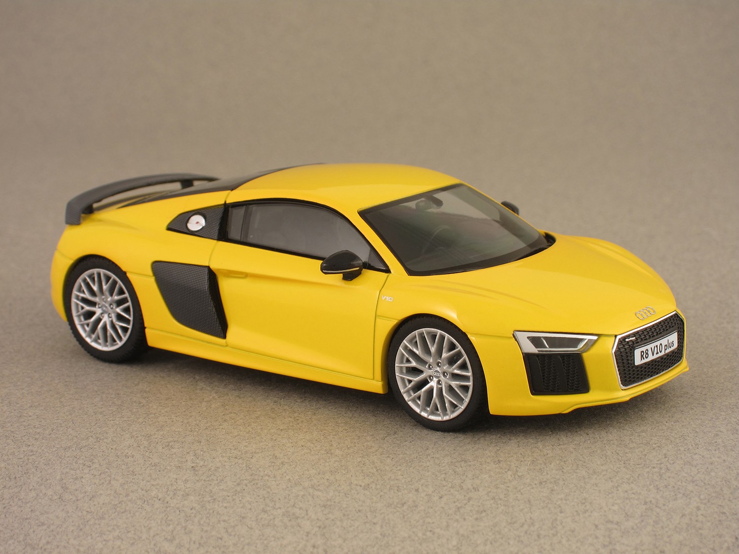 Audi R8 2015 (Herpa) 1:43