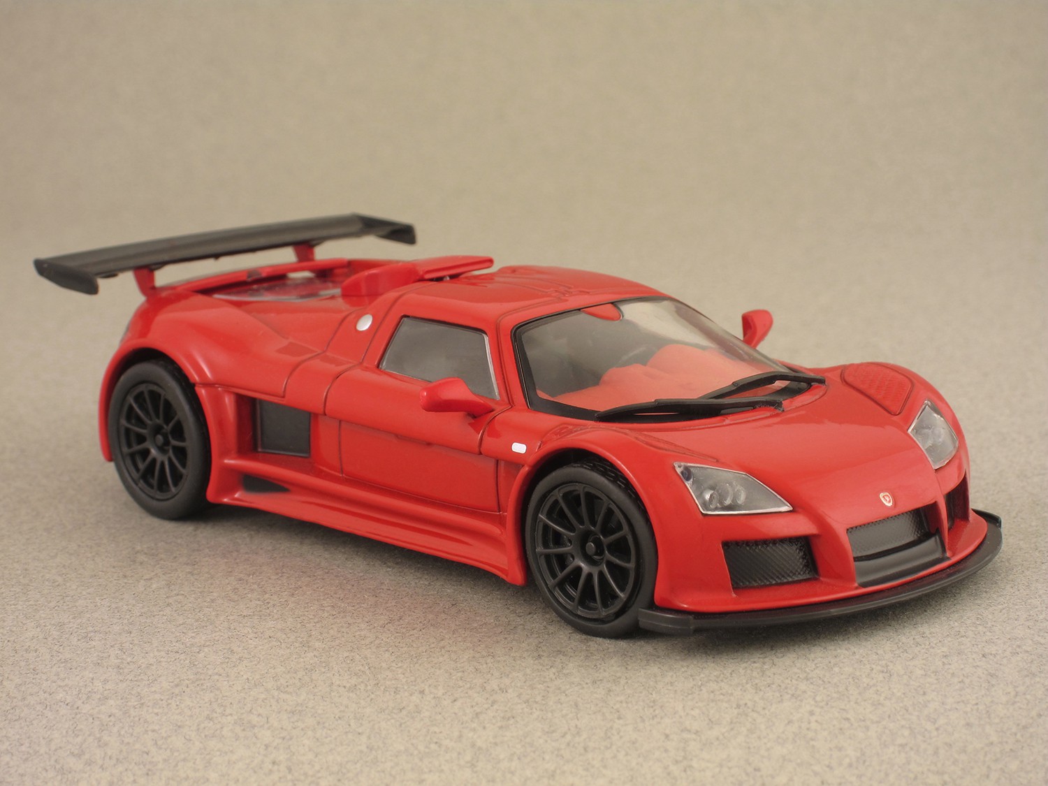 Gumpert Apollo S (Solido) 1:43