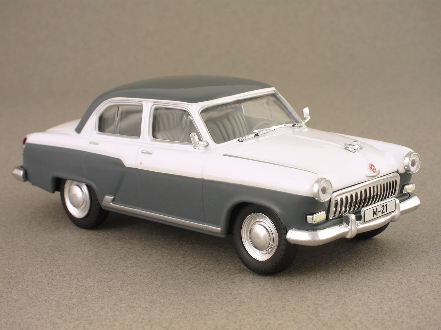 GAZ M21 Volga 1961 (Whitebox) 1:43
