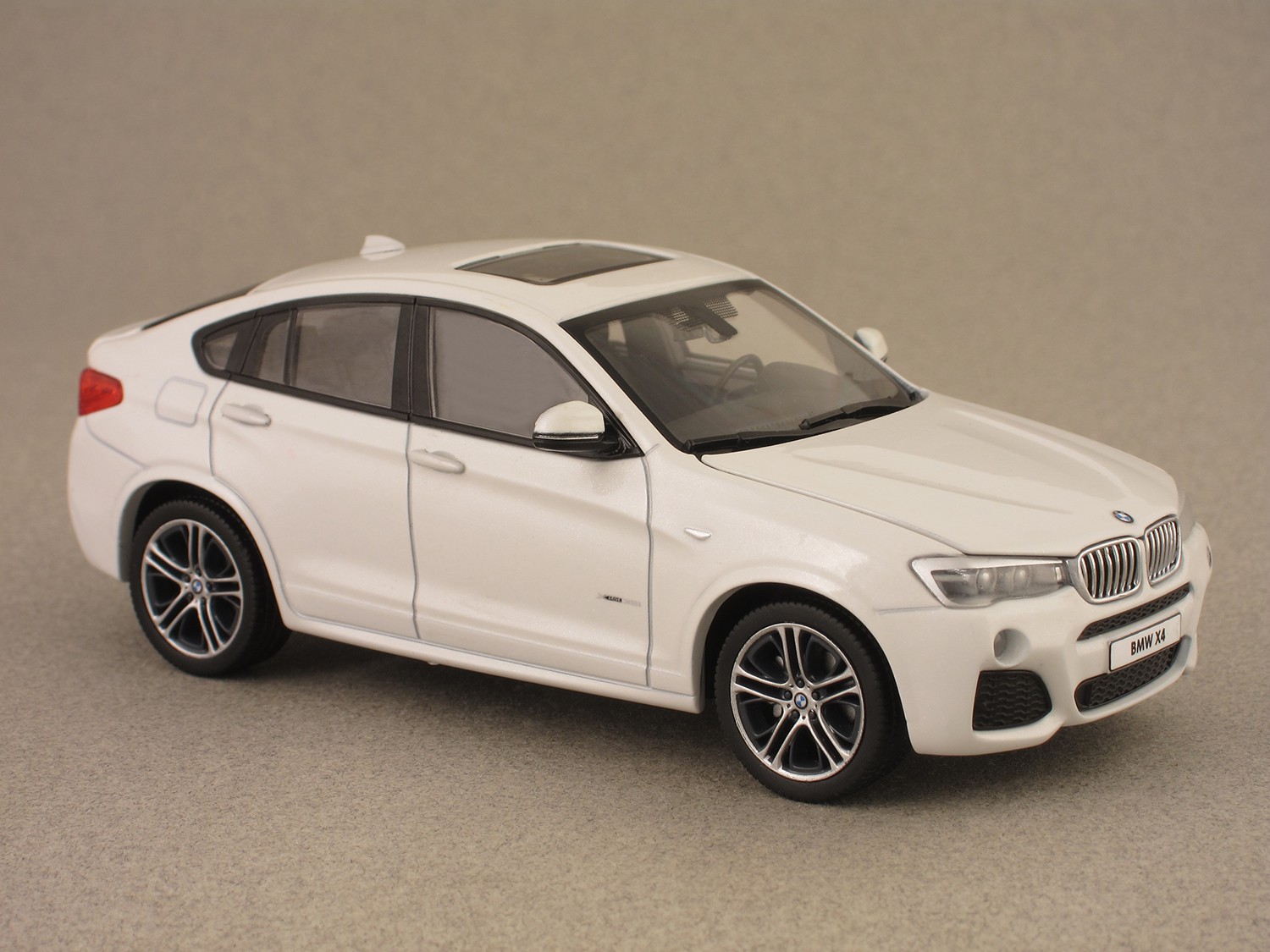 BMW X4 white (Herpa) 1:43