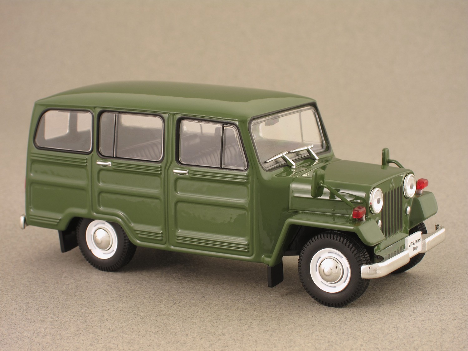 Mitsubishi Jeep J30 (First:43) 1:43