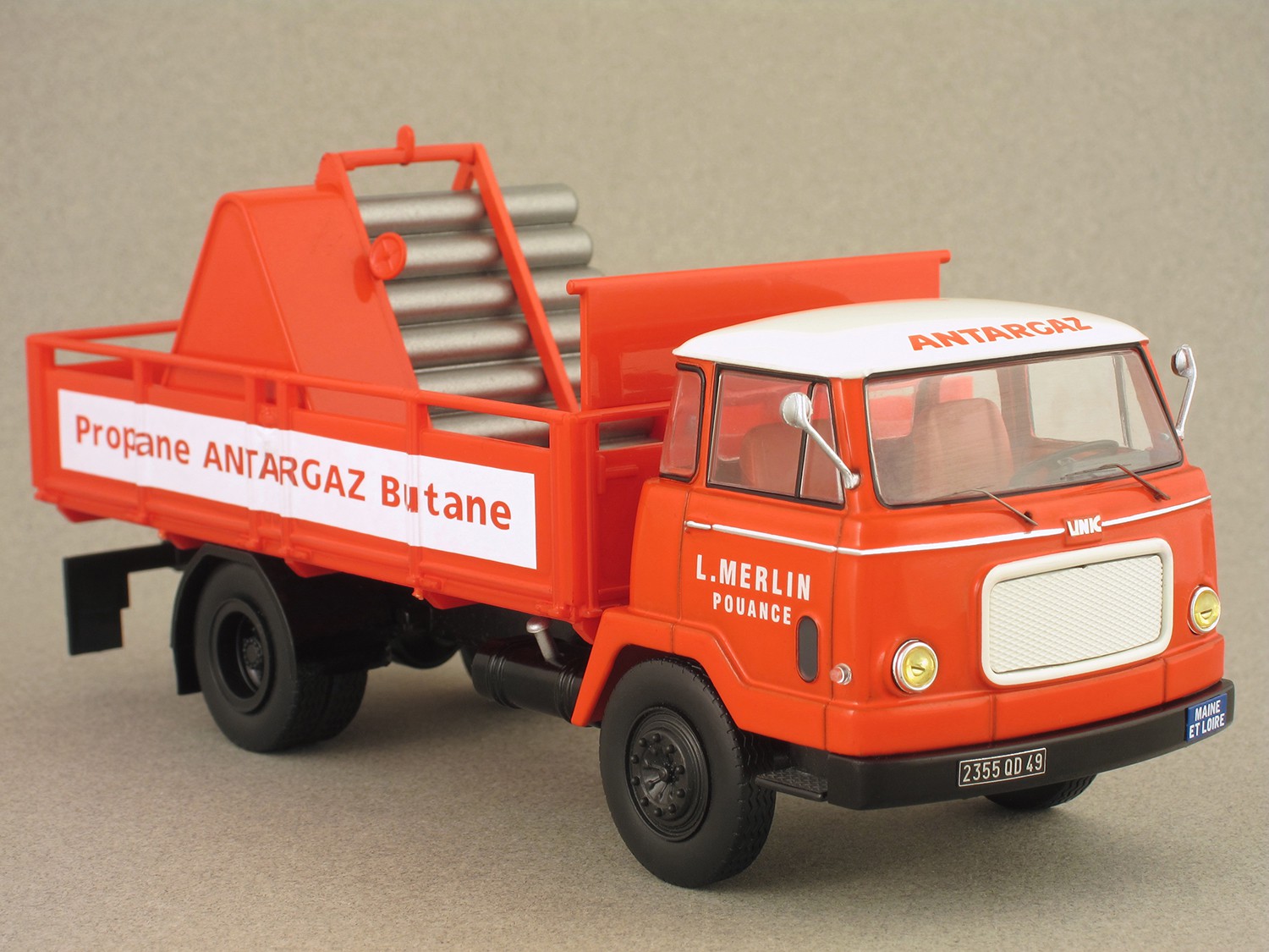 Unic Auteuil Antargaz (IXO) 1/43e