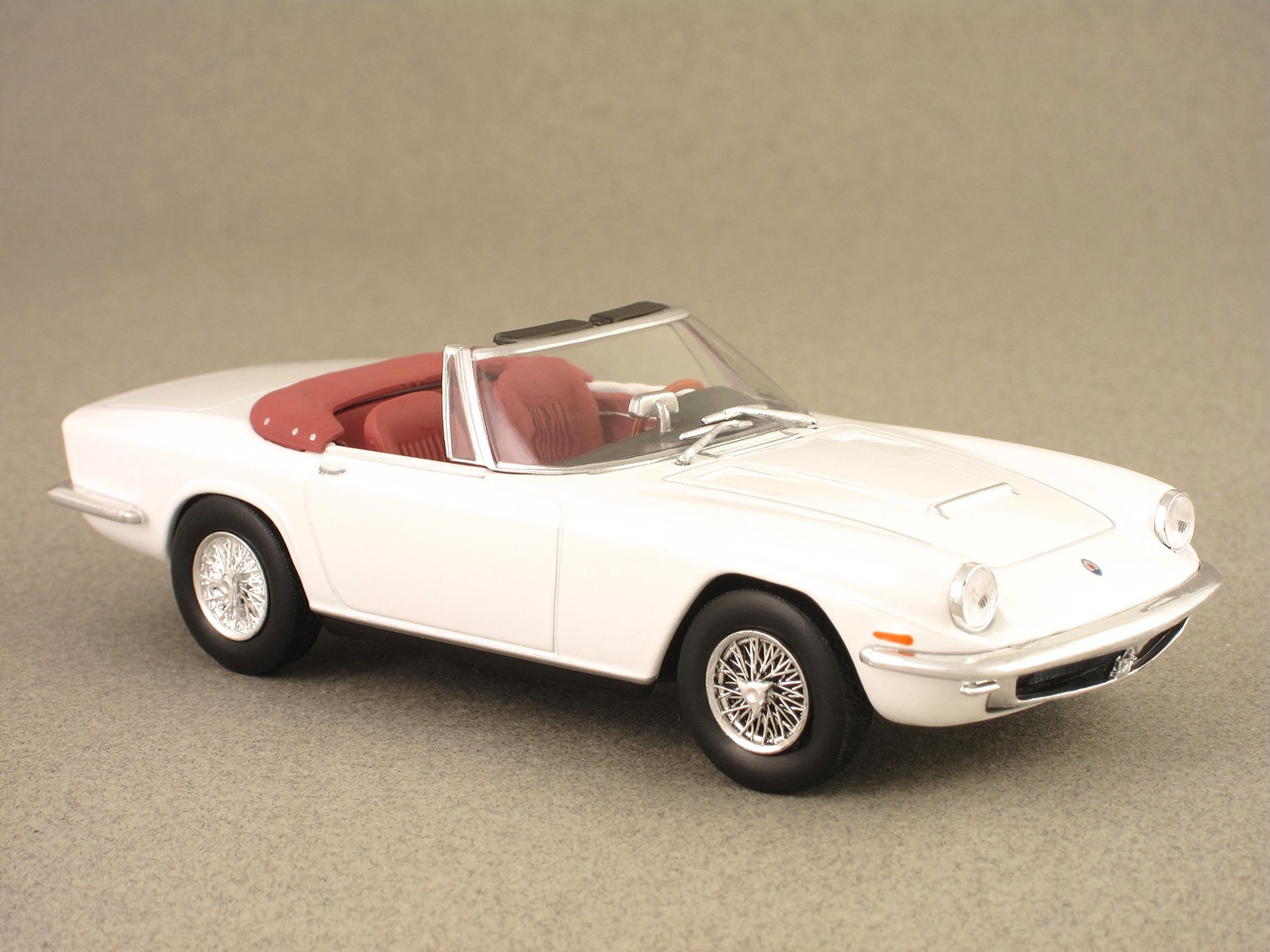 Maserati Mistral Spyder (Whitebox) 1/43e