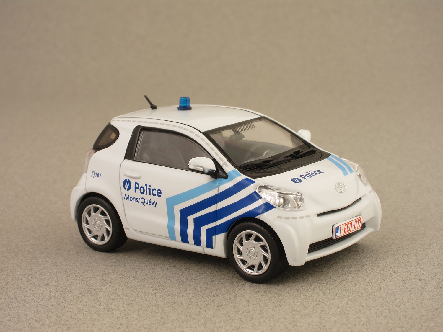 Toyota iQ Police (J-Collection) 1/43e