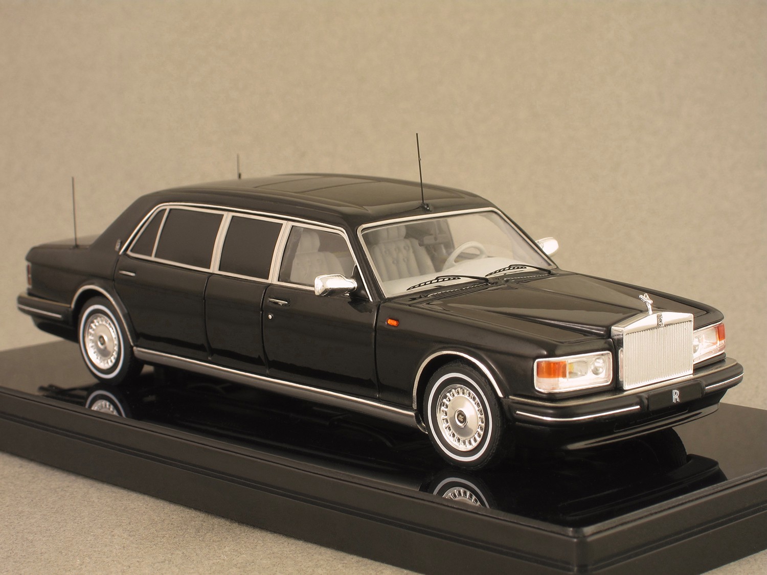 Rolls-Royce Silver Spur Limousine Park Ward (TrueScale) 1/43e