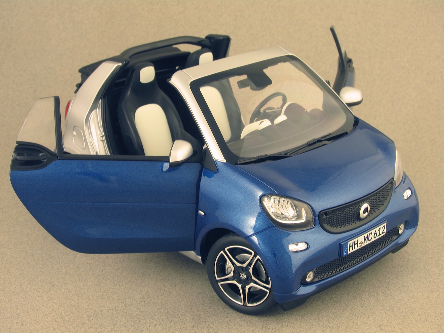 Smart Fortwo Cabrio 2014 (Norev) 1:18